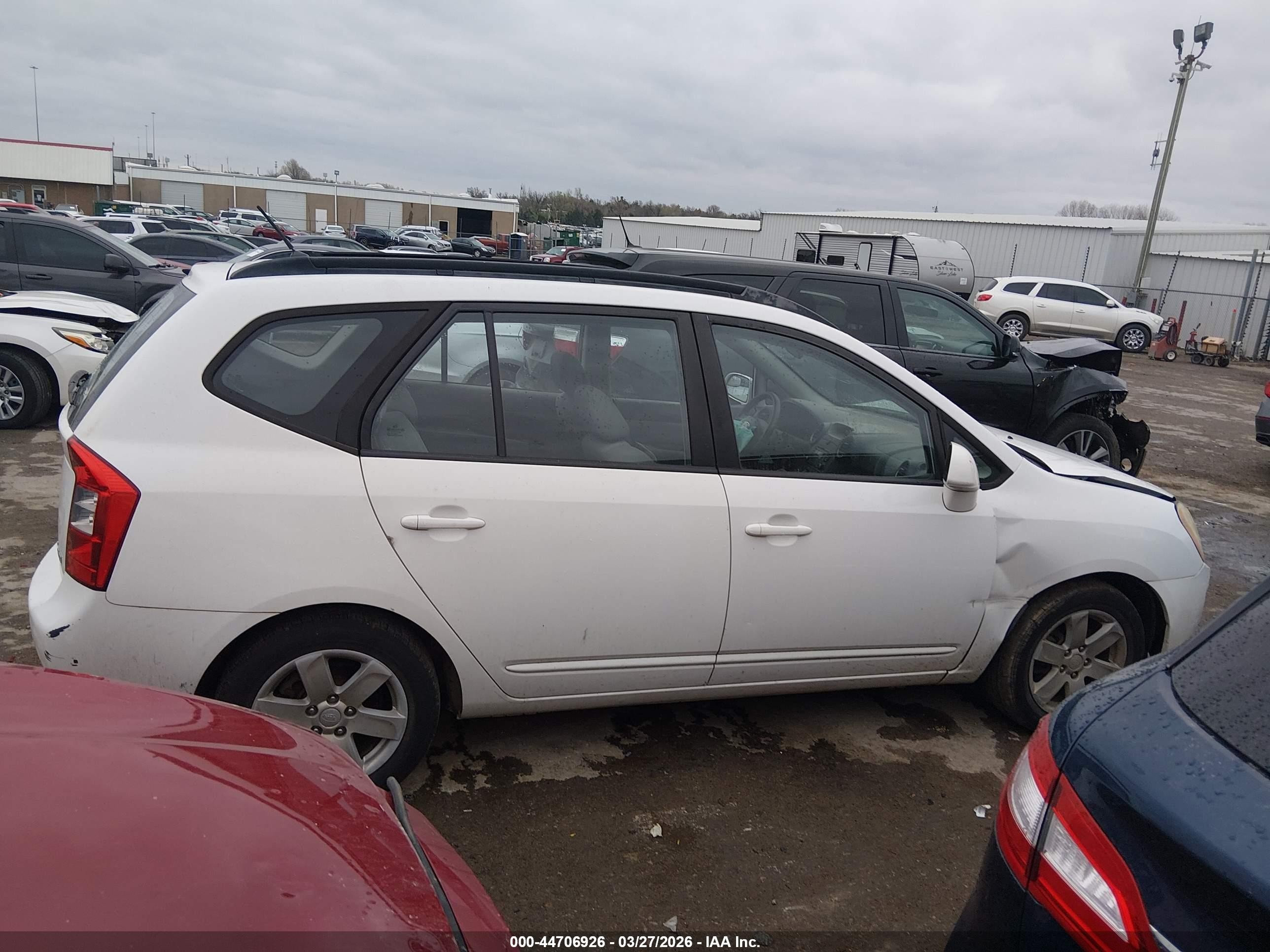2008 Kia Rondo Lx V6 Белый vin: KNAFG526X87169155