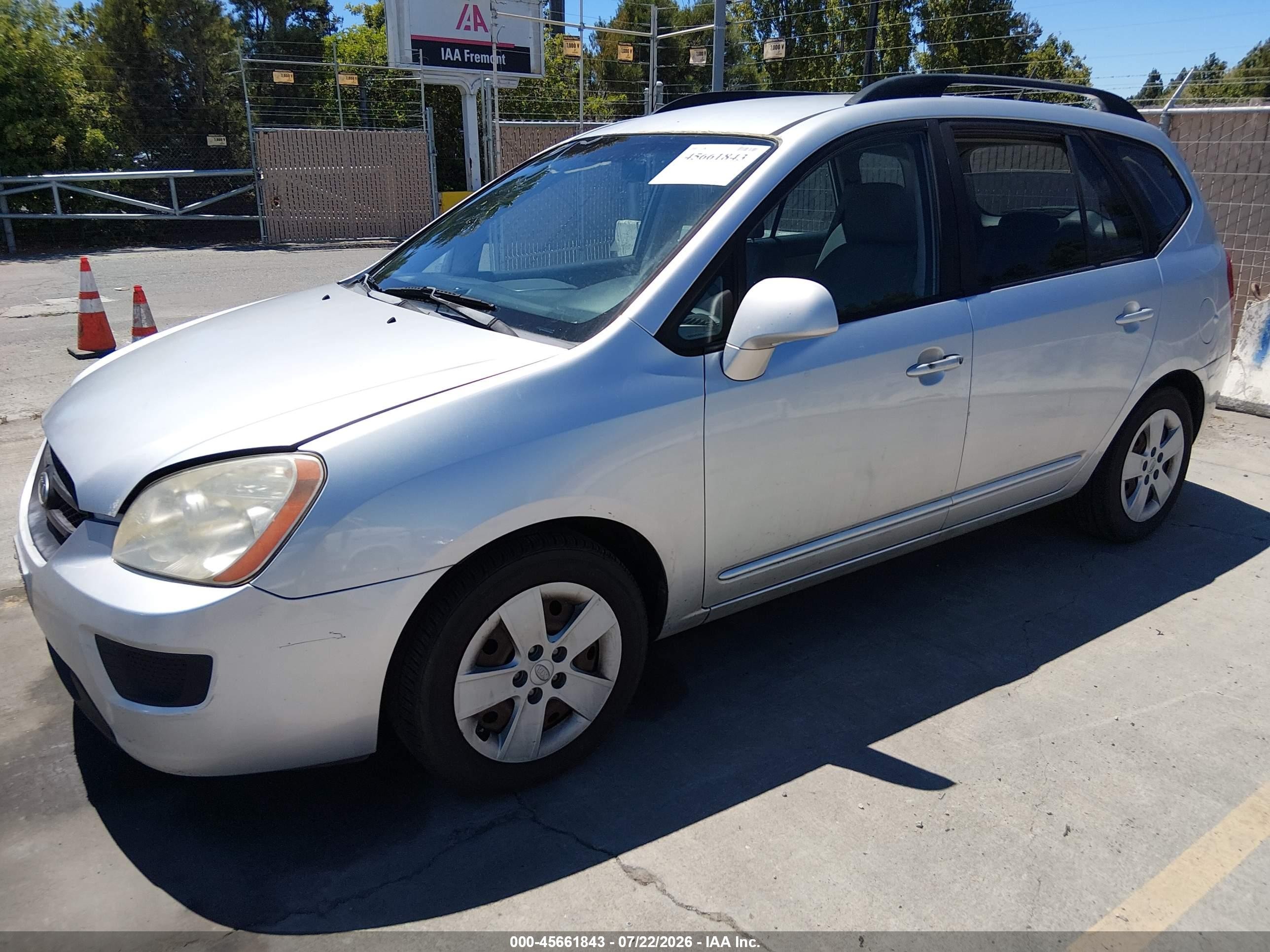 2009 Kia Rondo Lx Silver vin: KNAFG528097266299