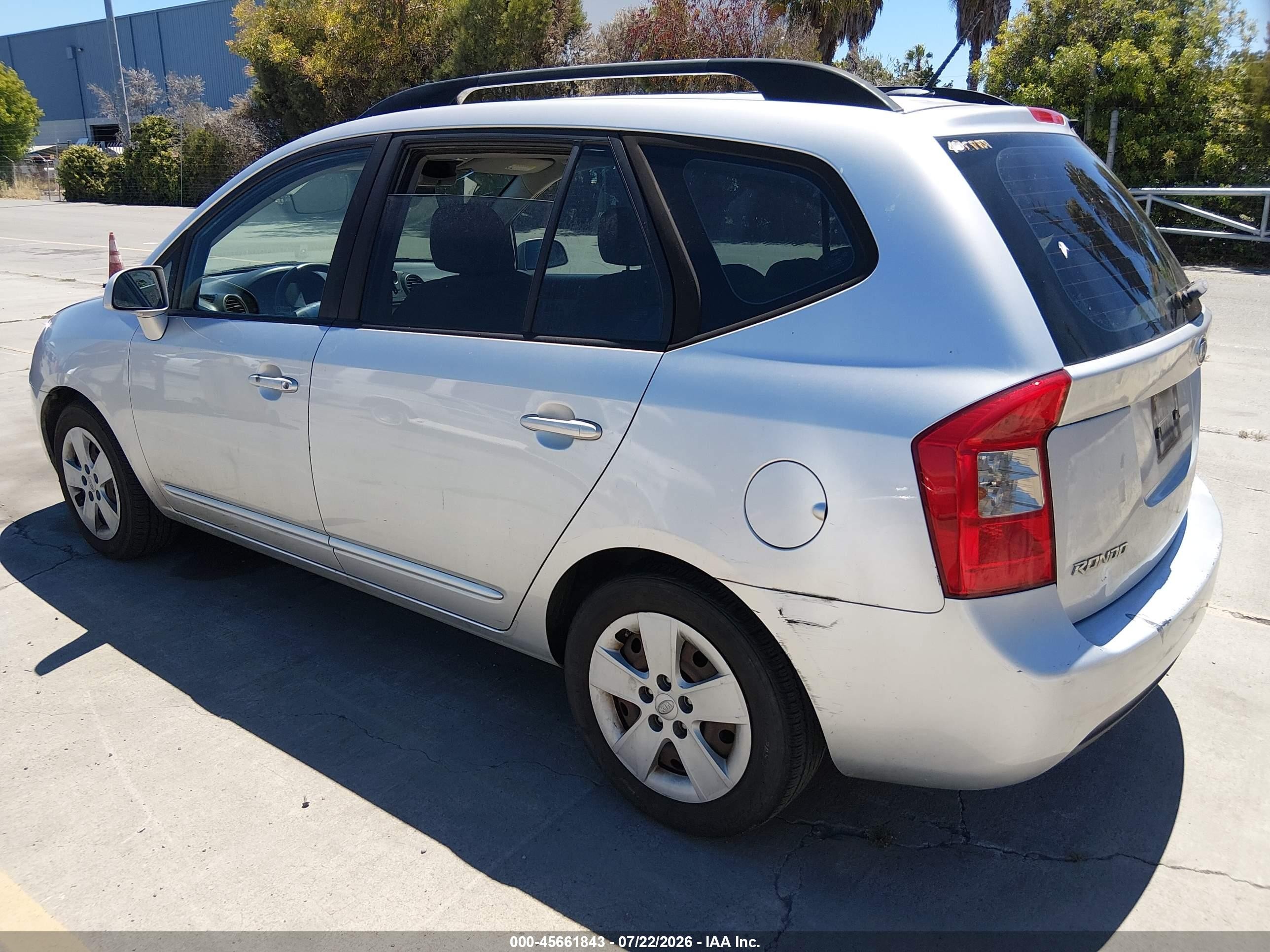 2009 Kia Rondo Lx Silver vin: KNAFG528097266299