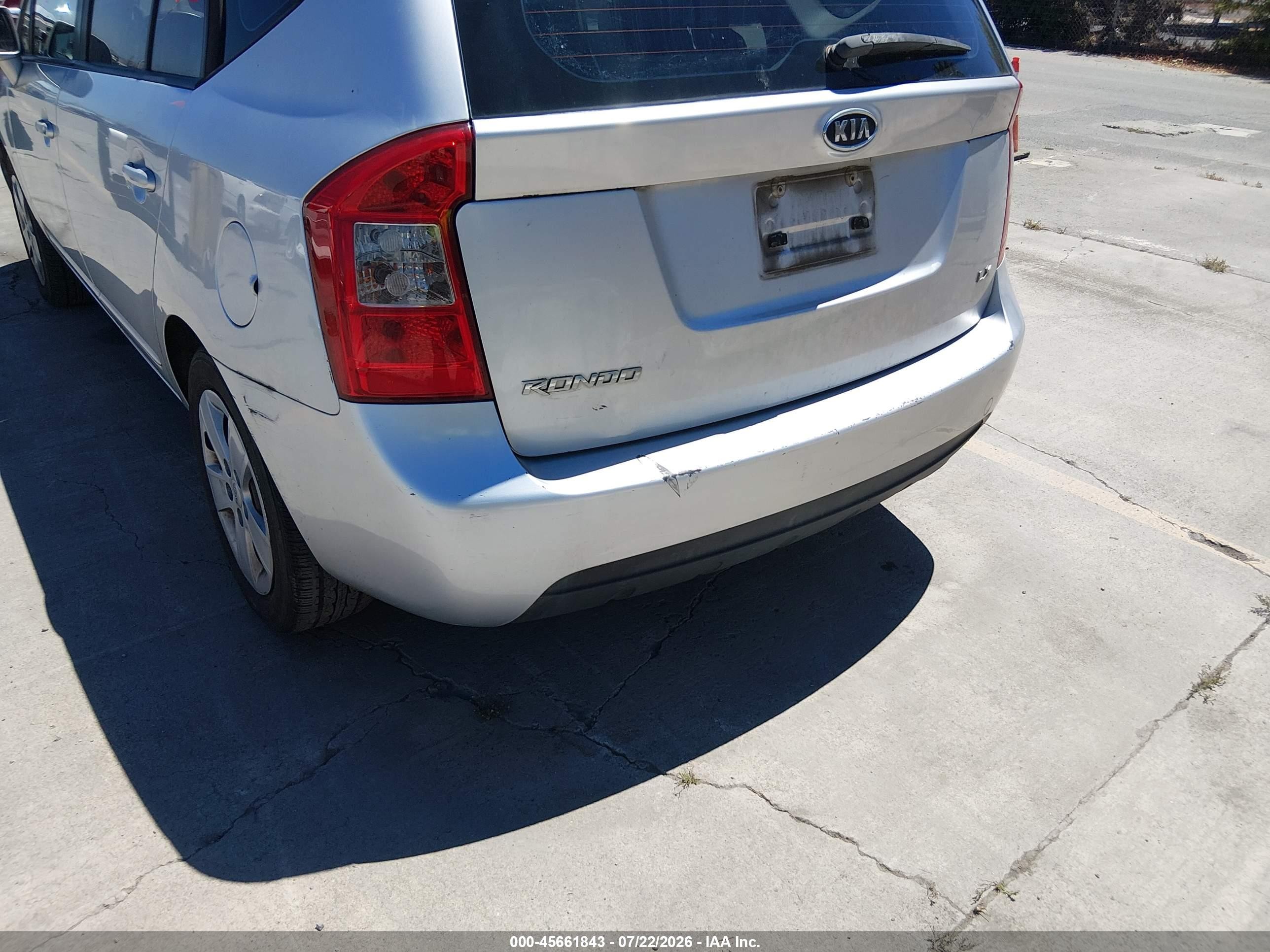 2009 Kia Rondo Lx Silver vin: KNAFG528097266299