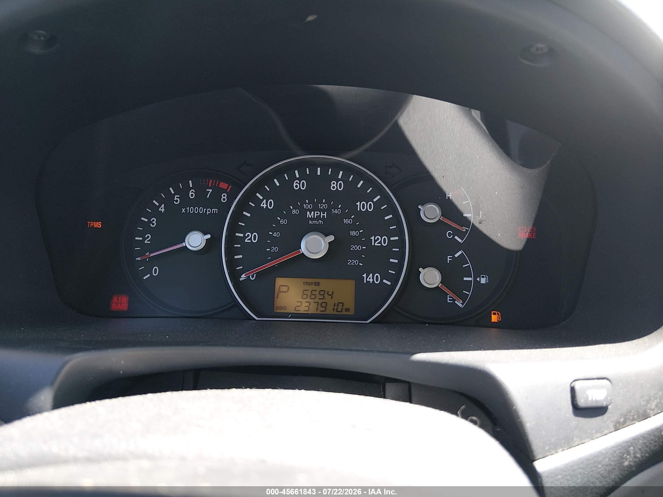 2009 Kia Rondo Lx Silver vin: KNAFG528097266299