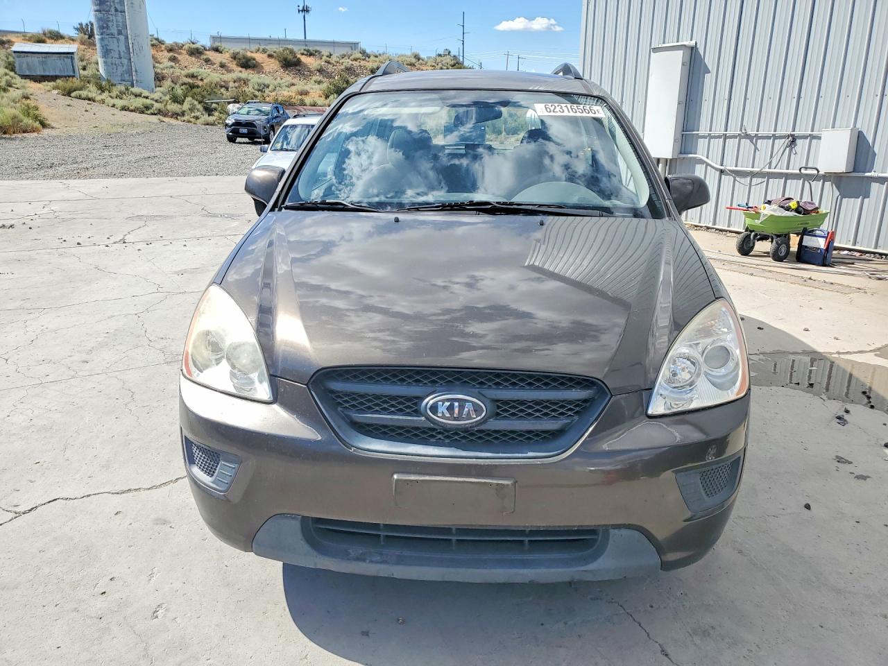 2009 Kia Rondo Base Brown vin: KNAFG528297241176