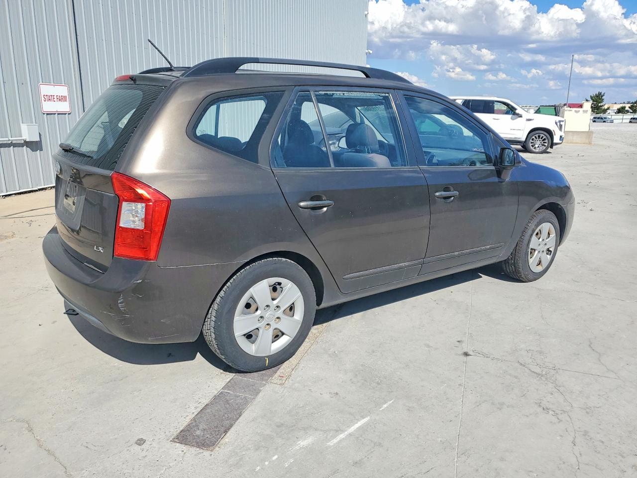 2009 Kia Rondo Base Brown vin: KNAFG528297241176