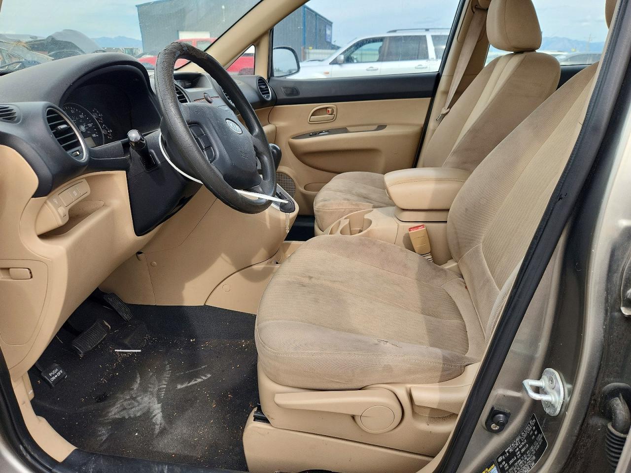 2009 Kia Rondo Base Золотой vin: KNAFG528297257796