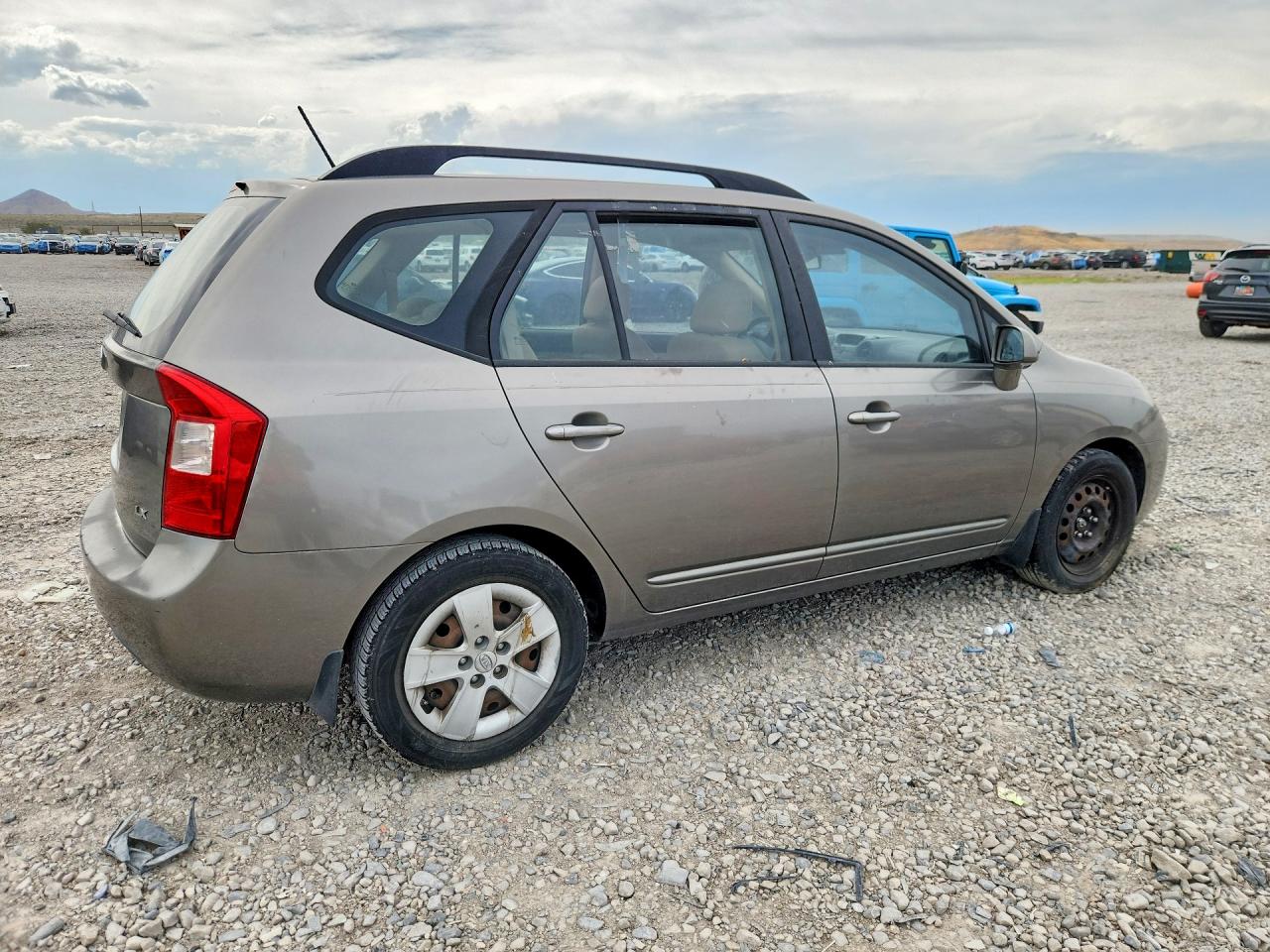 2009 Kia Rondo Base Золотой vin: KNAFG528297257796