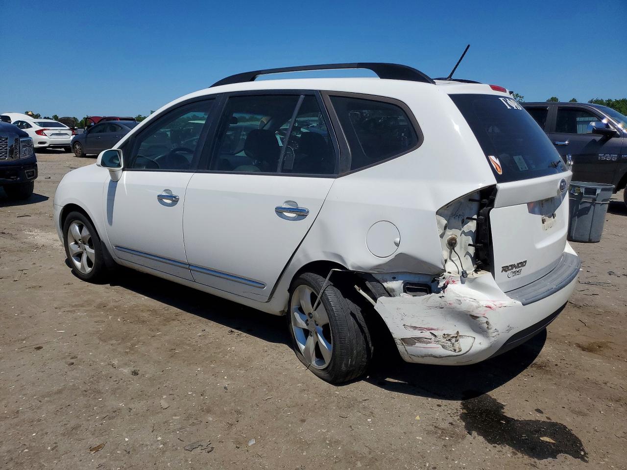 2009 Kia Rondo White vin: KNAFG528297269625