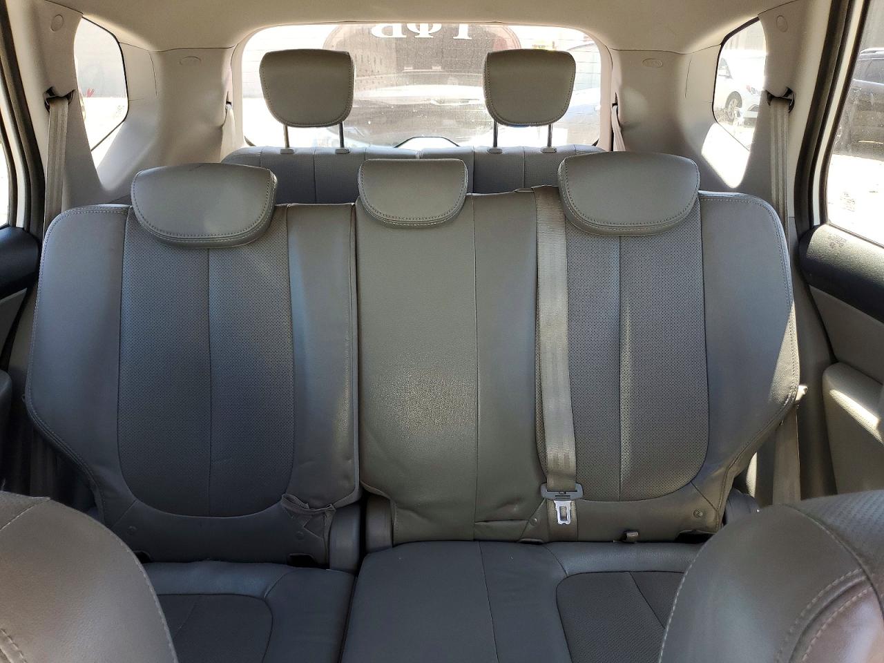 2009 Kia Rondo White vin: KNAFG528297269625