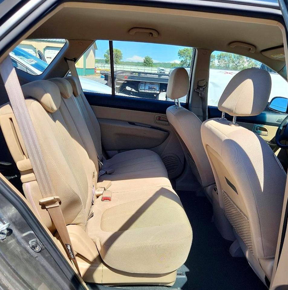 2009 Kia Rondo Base Желто-коричневый vin: KNAFG528297278664