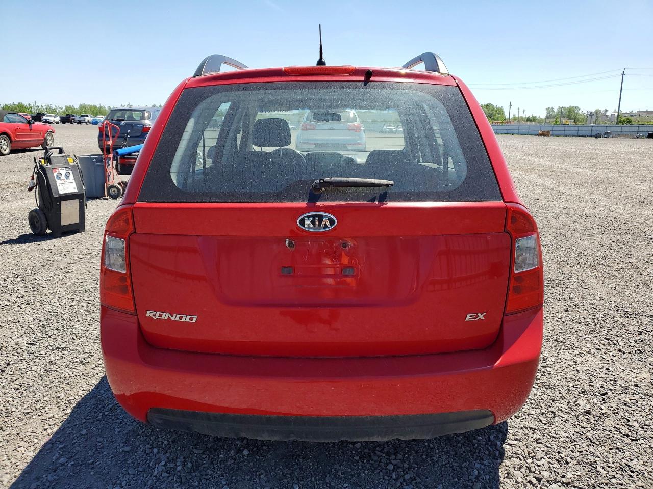2009 Kia Rondo Base Красный vin: KNAFG528397275787