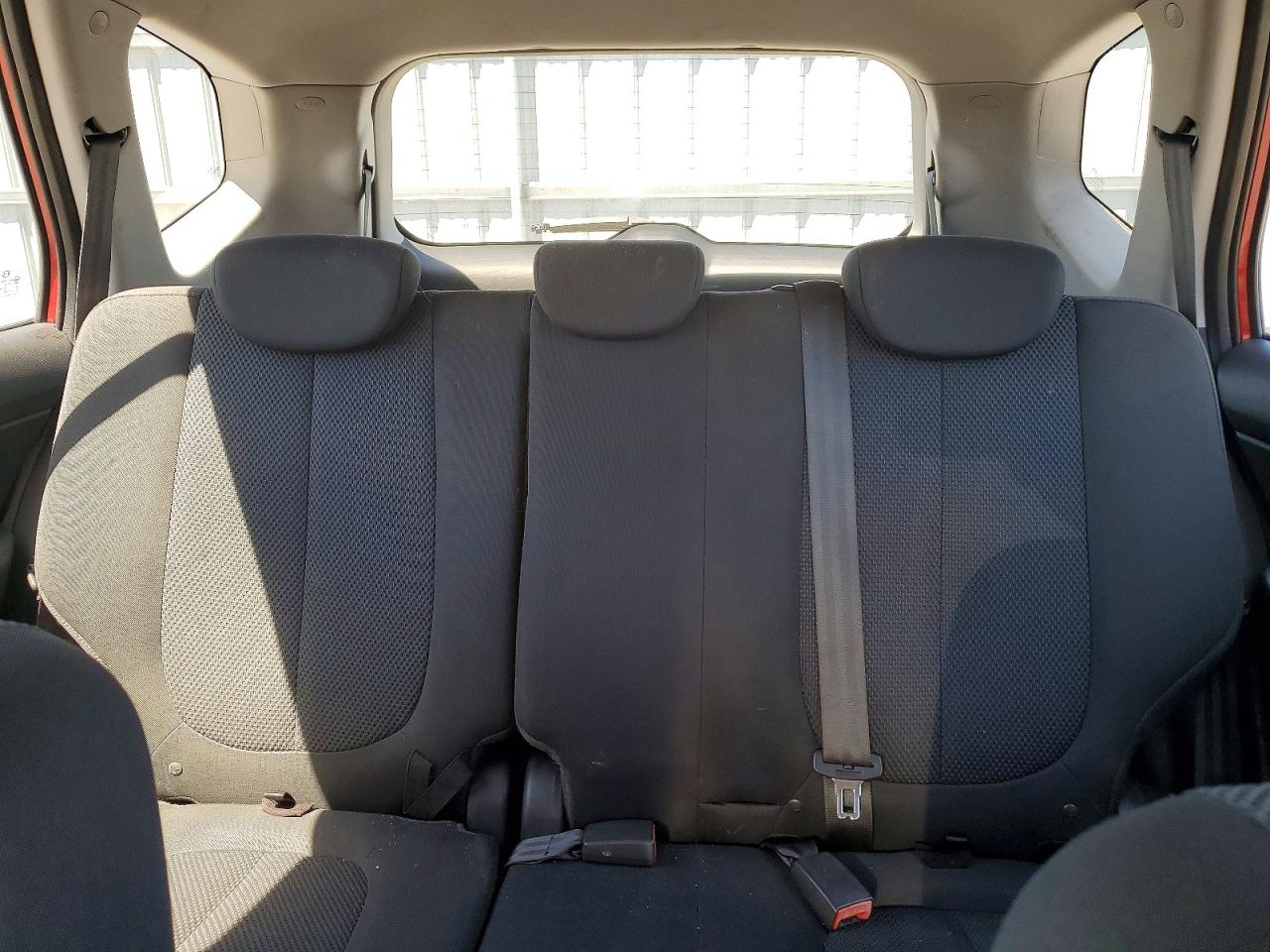 2009 Kia Rondo Base Красный vin: KNAFG528397275787