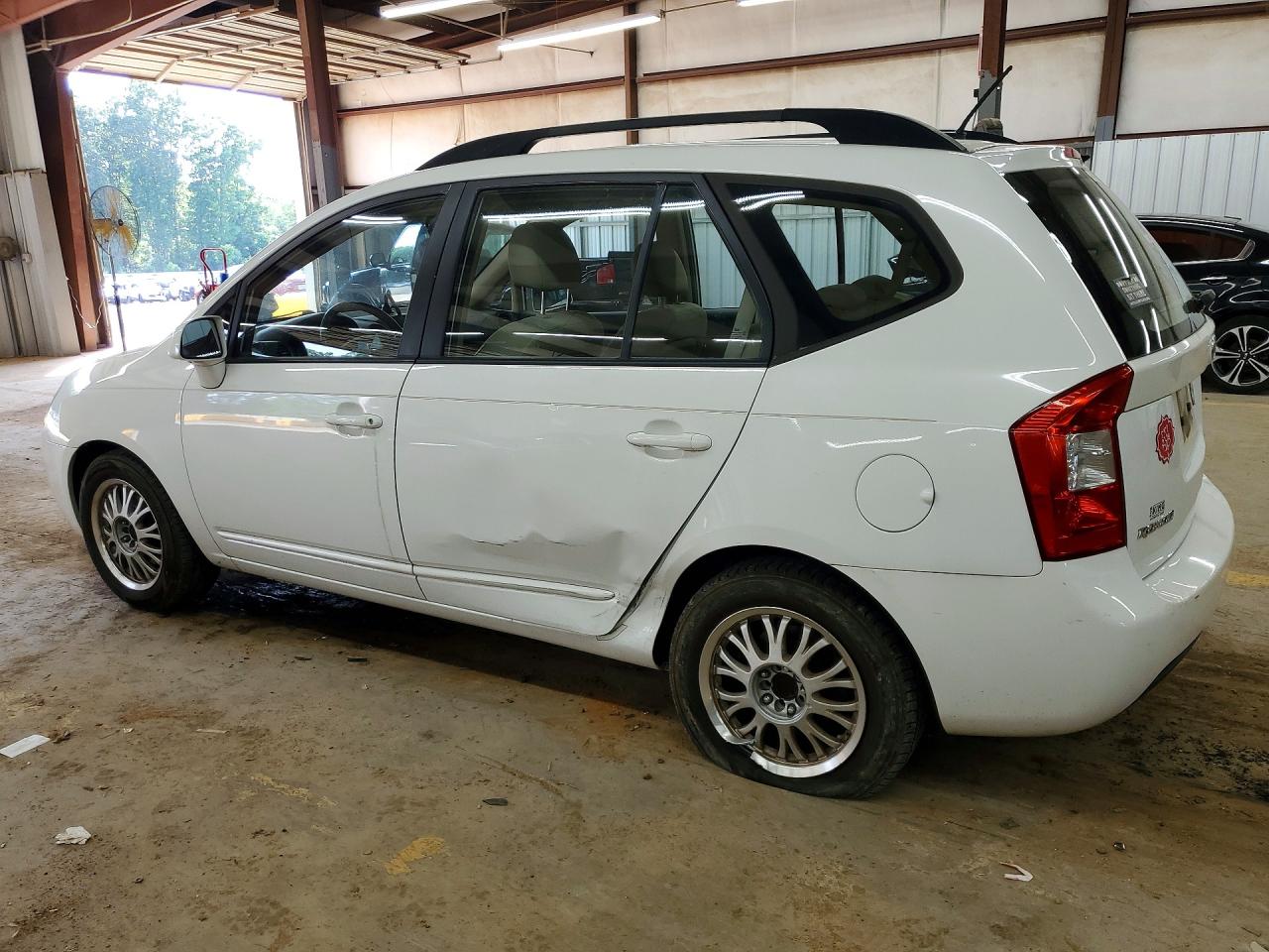 2009 Kia Rondo Base White vin: KNAFG528597221410