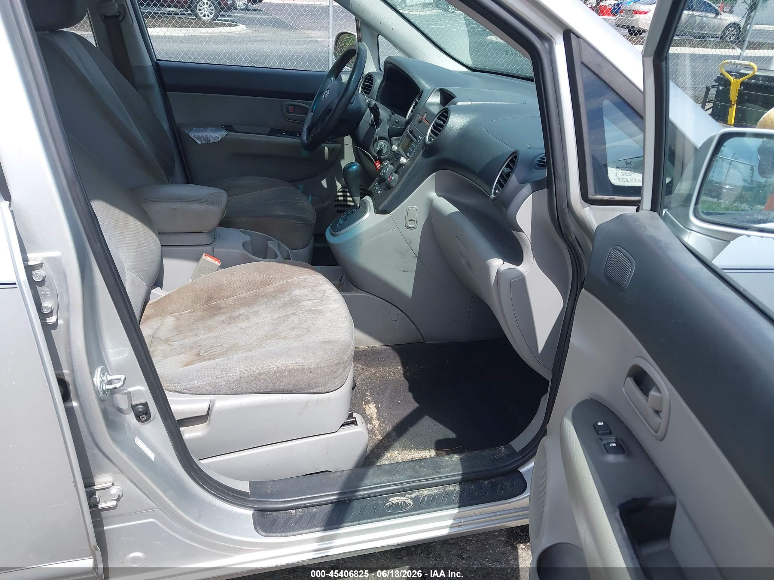 2009 Kia Rondo Lx Silver vin: KNAFG528597246405