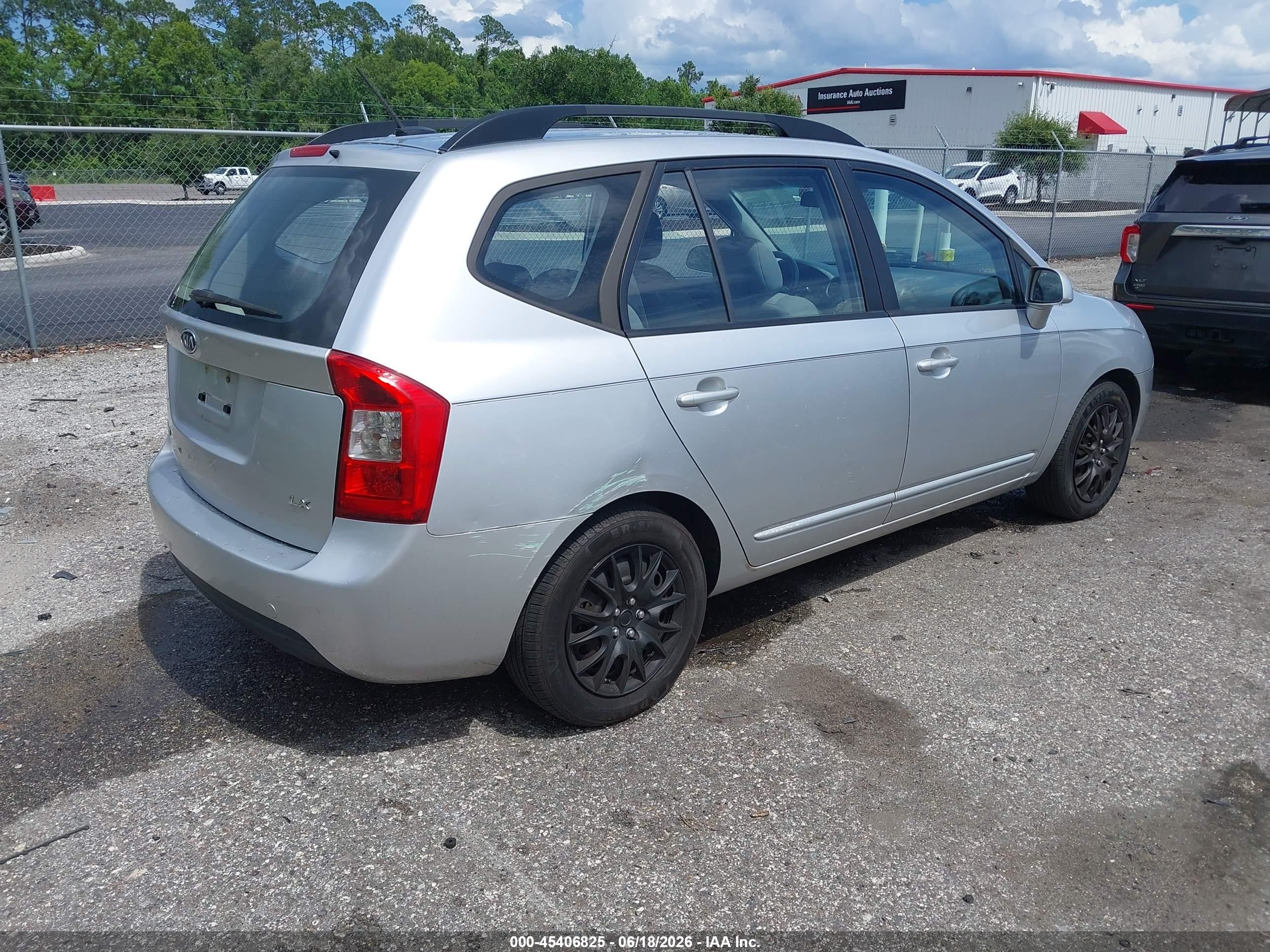 2009 Kia Rondo Lx Silver vin: KNAFG528597246405