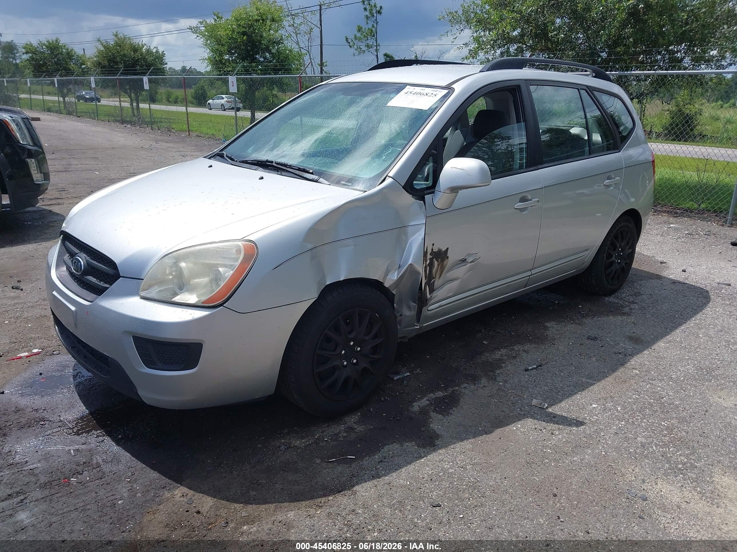 2009 Kia Rondo Lx Silver vin: KNAFG528597246405