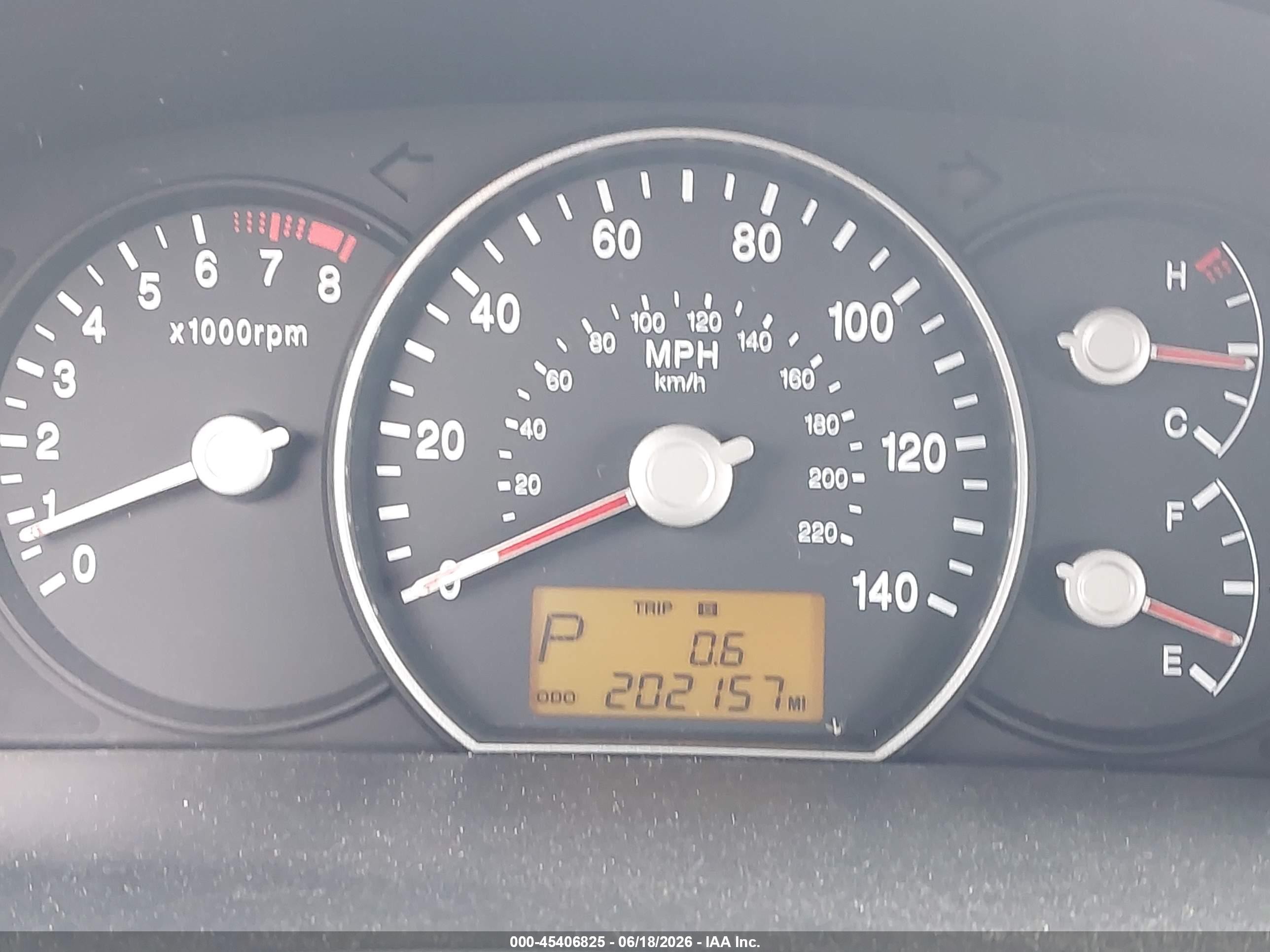 2009 Kia Rondo Lx Silver vin: KNAFG528597246405