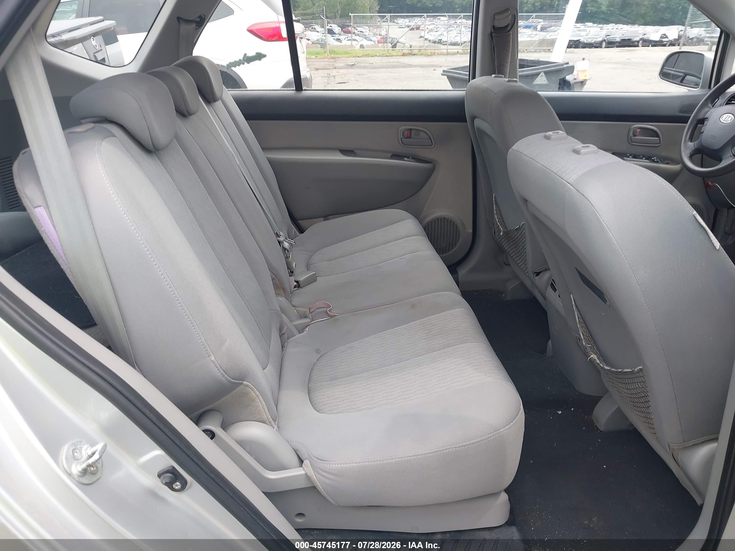 2009 Kia Rondo Lx Серебряный vin: KNAFG528597251183