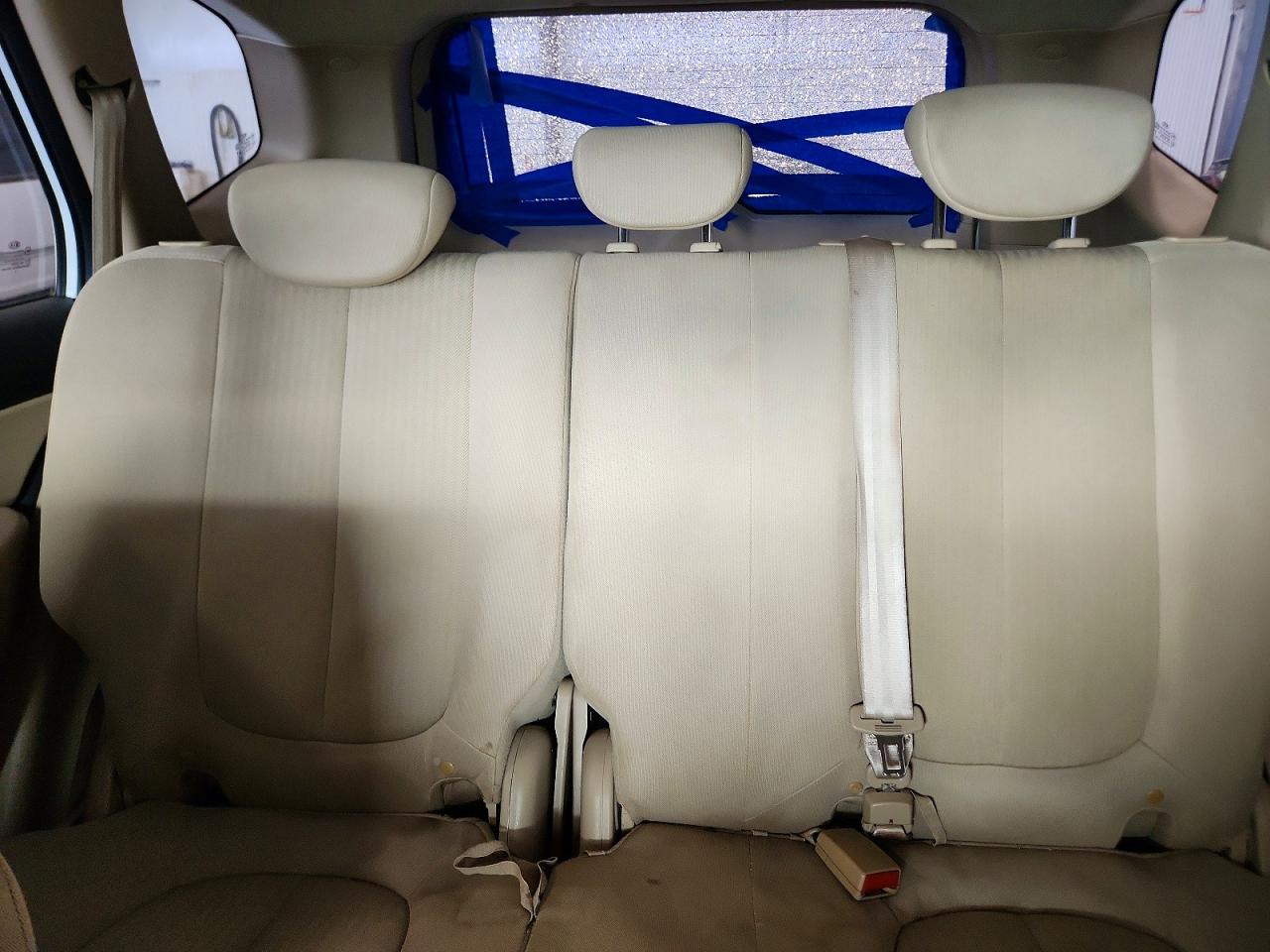 2009 Kia Rondo Base White vin: KNAFG528697256179