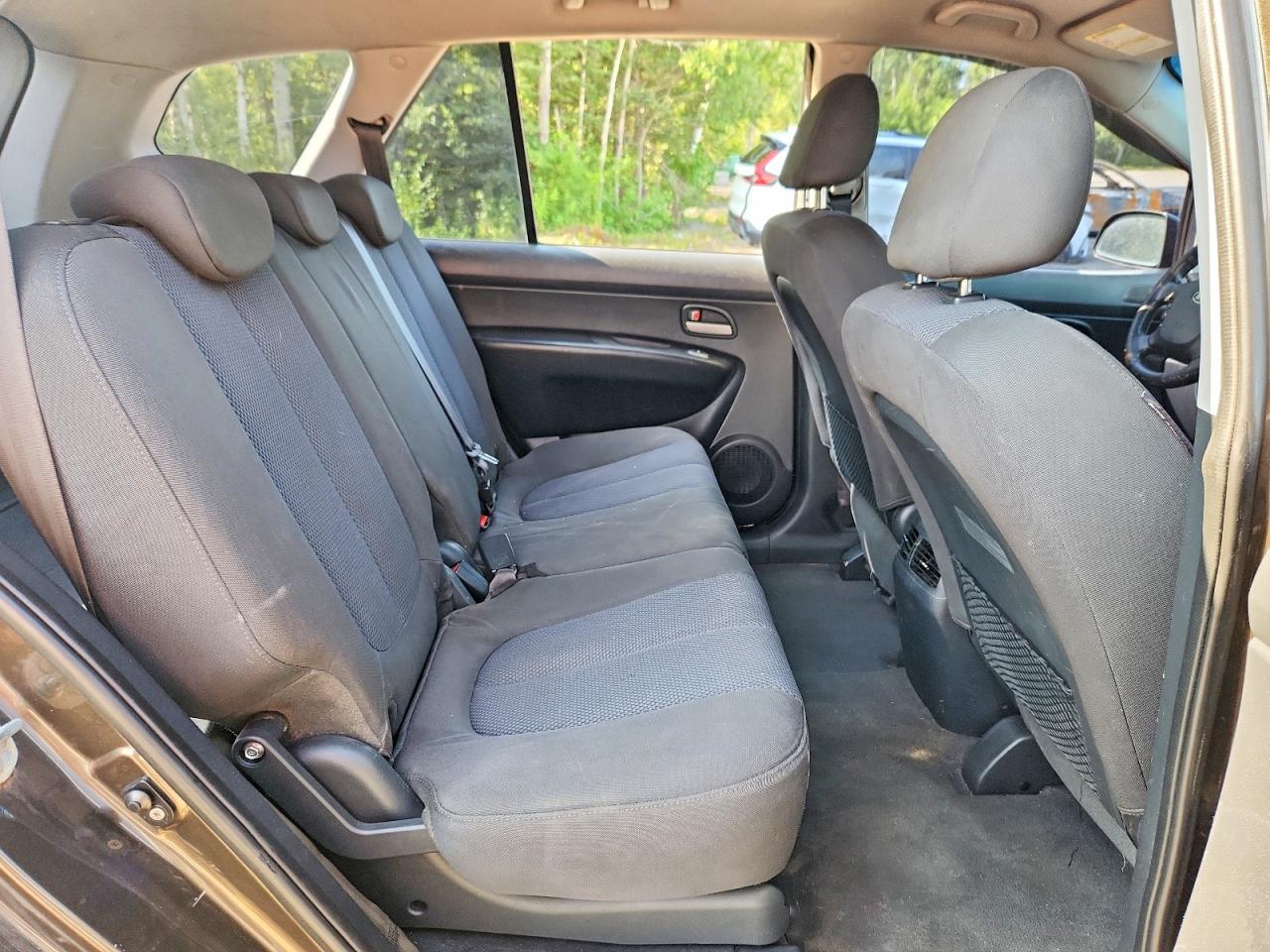 2009 Kia Rondo Base Brown vin: KNAFG528697294124