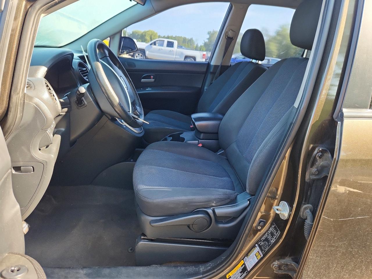 2009 Kia Rondo Base Brown vin: KNAFG528697294124