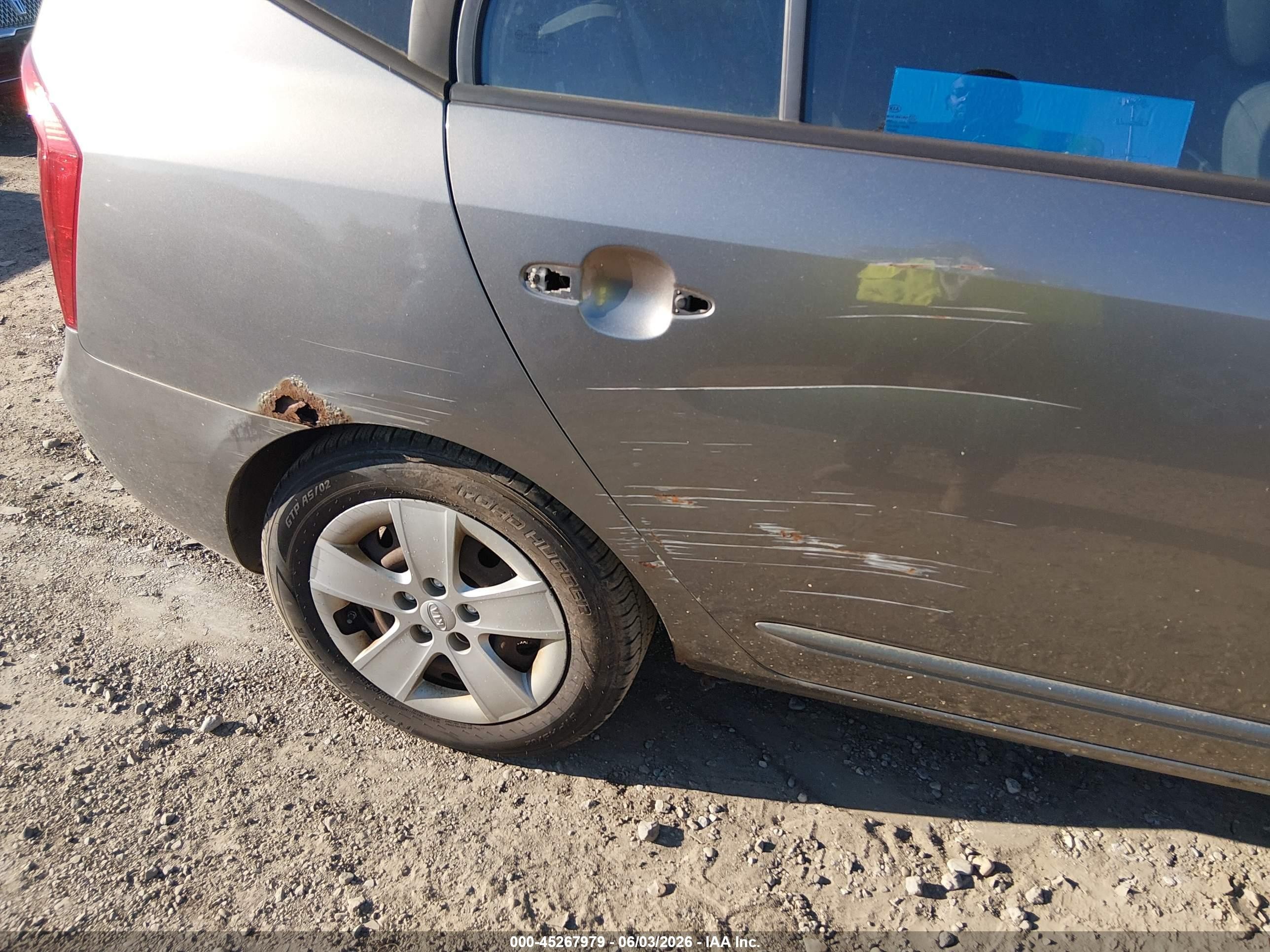 2009 Kia Rondo Lx Gray vin: KNAFG528897255437