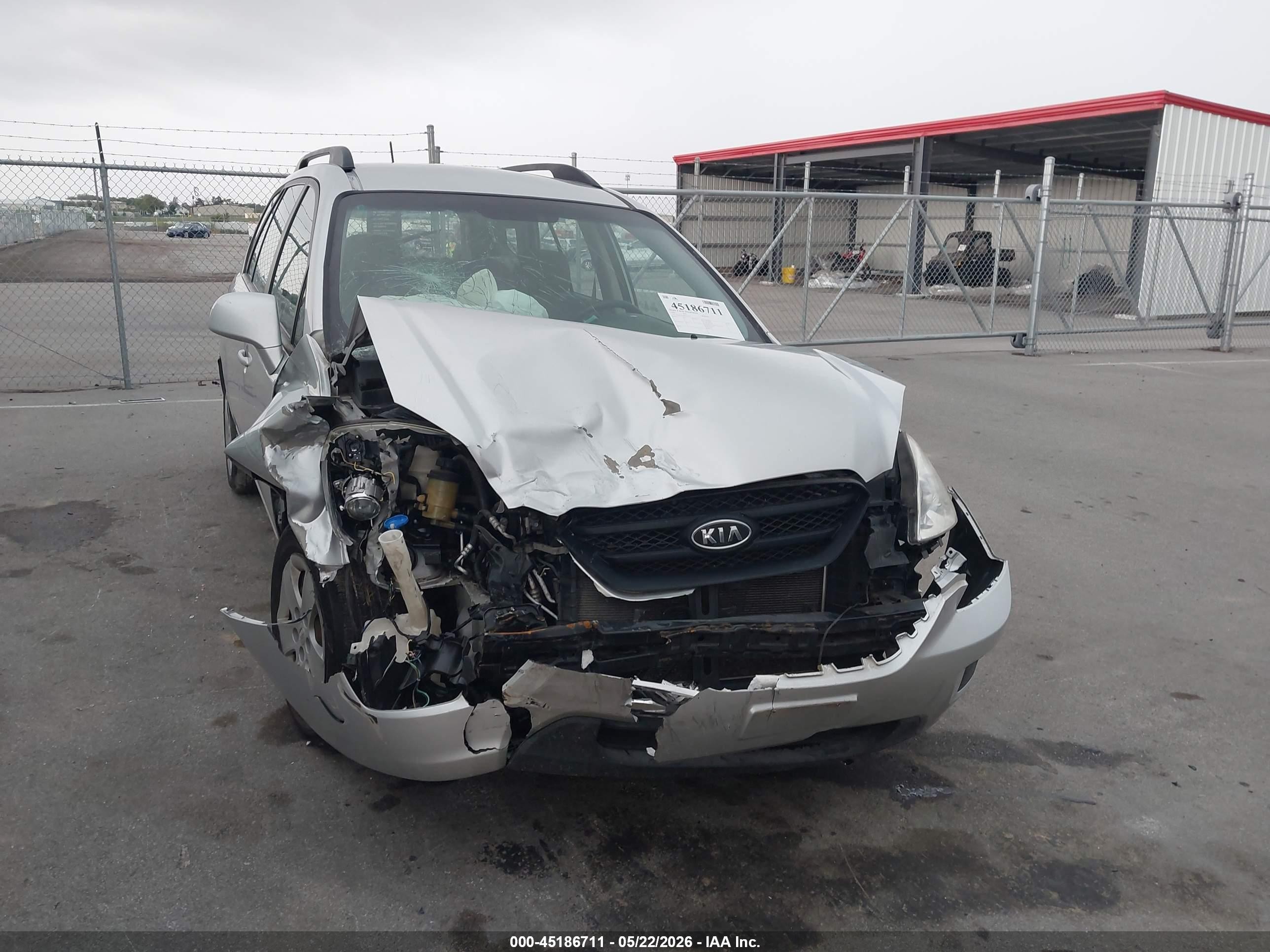 2009 Kia Rondo Lx Silver vin: KNAFG528897273176