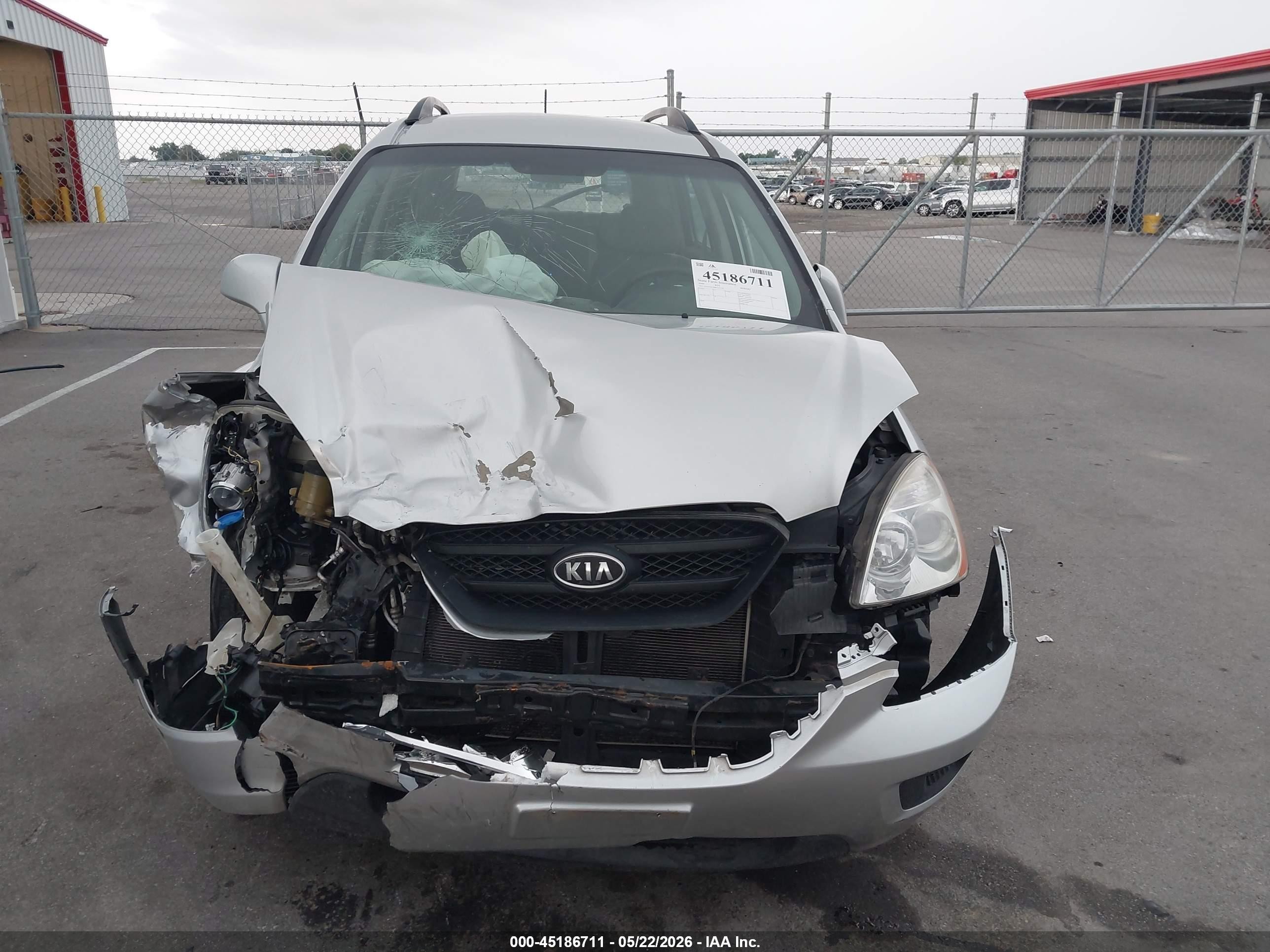 2009 Kia Rondo Lx Silver vin: KNAFG528897273176