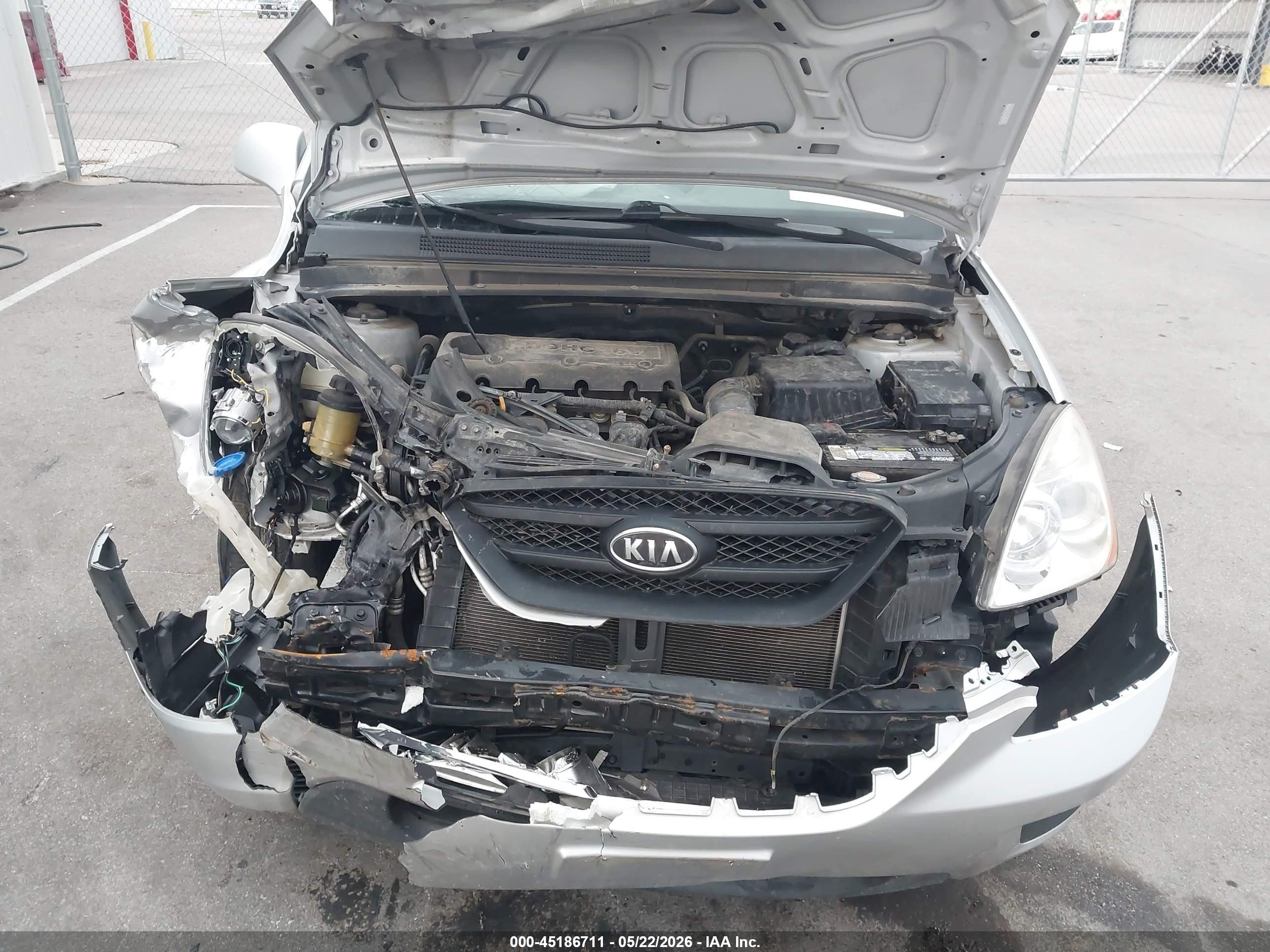 2009 Kia Rondo Lx Silver vin: KNAFG528897273176