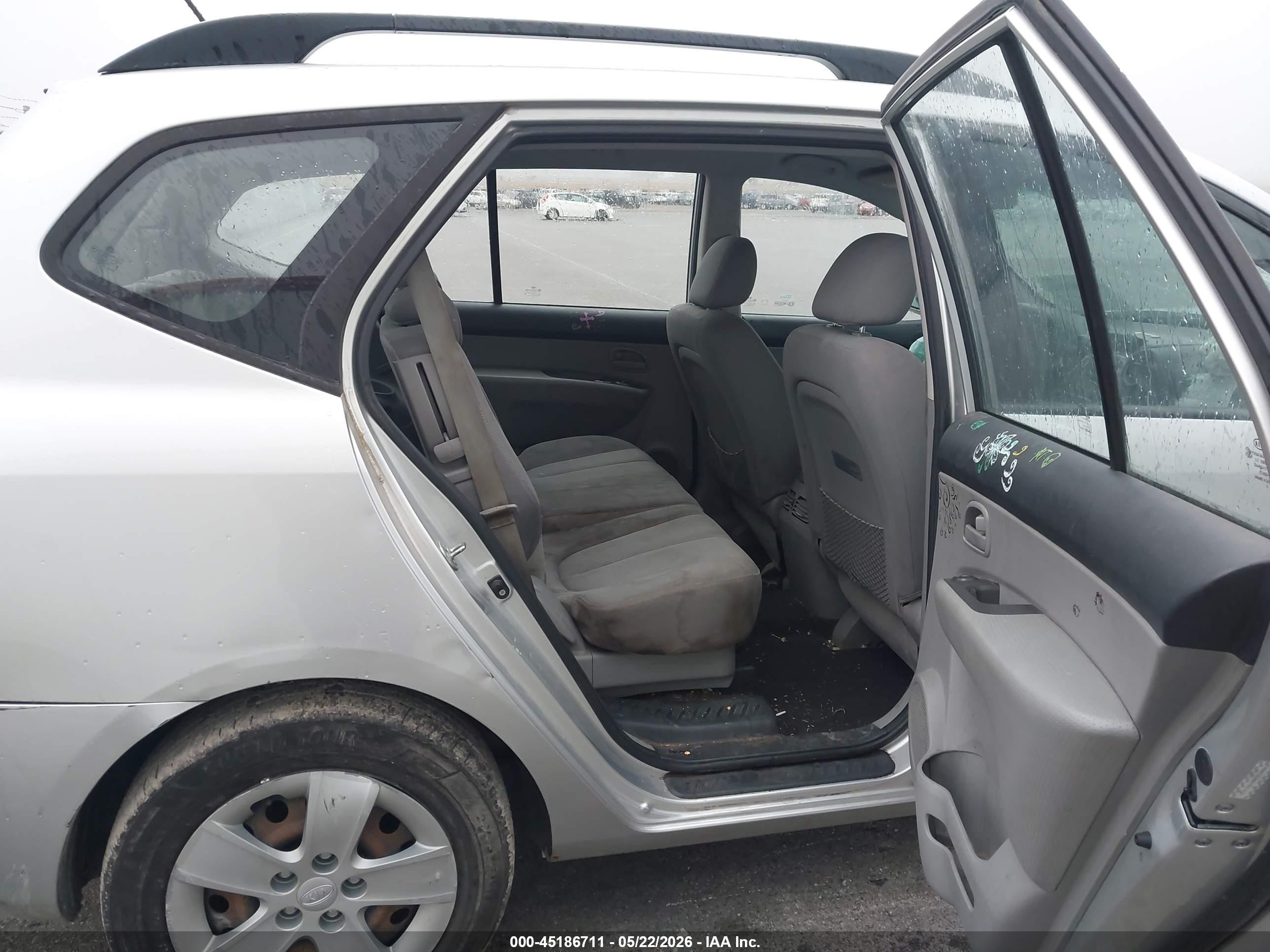 2009 Kia Rondo Lx Silver vin: KNAFG528897273176