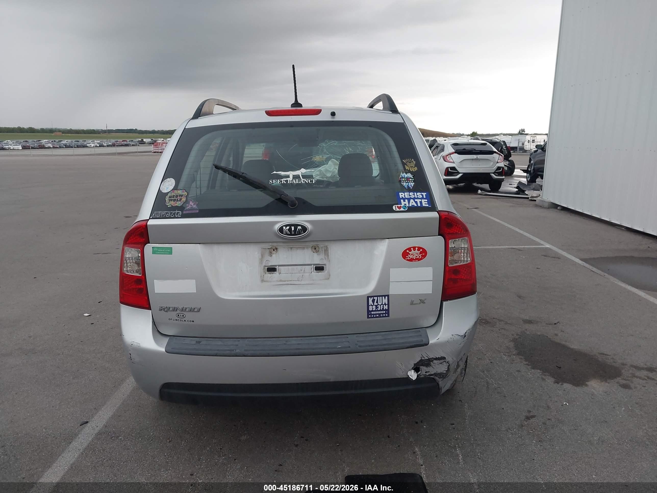 2009 Kia Rondo Lx Silver vin: KNAFG528897273176
