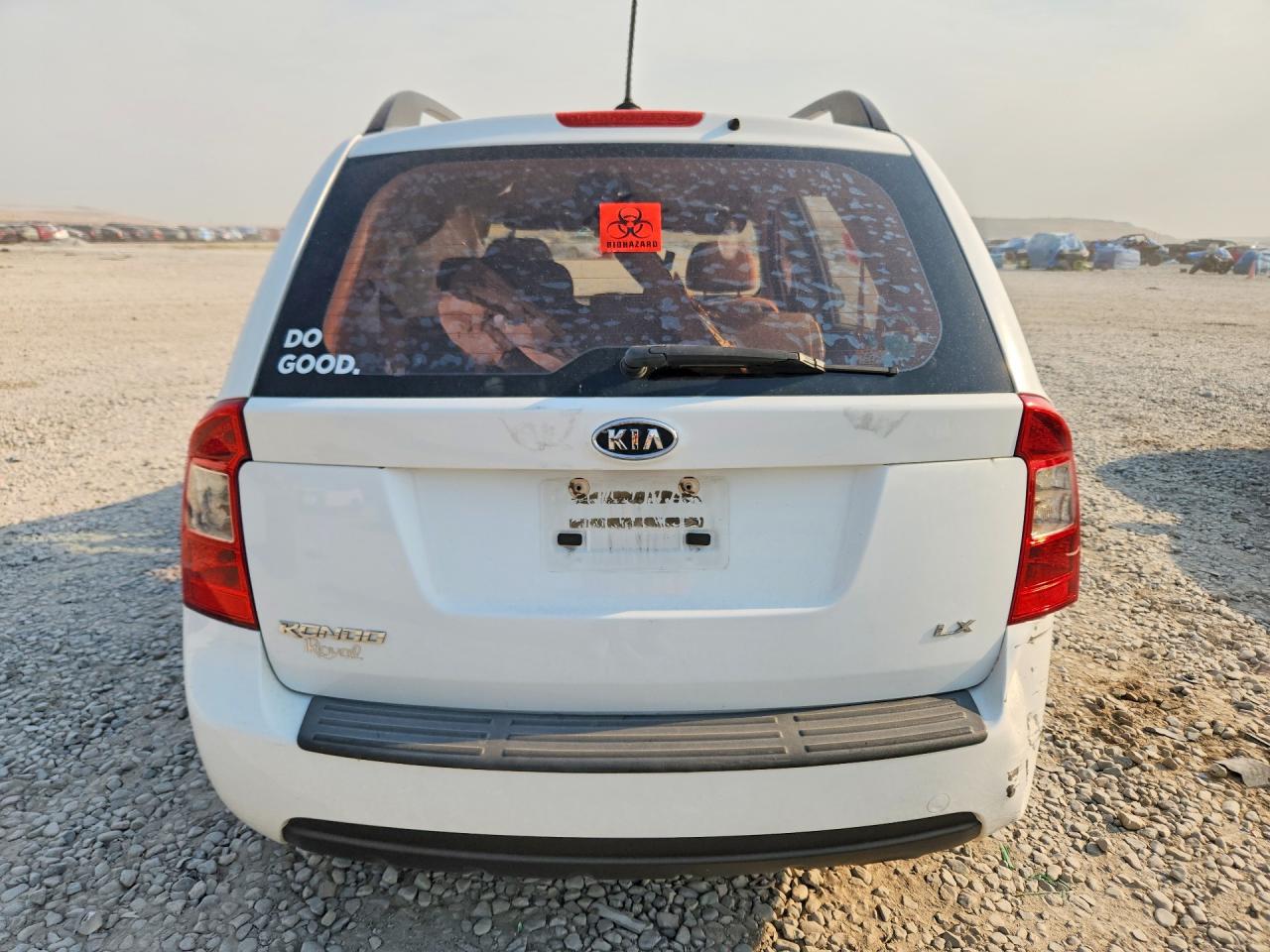 2009 Kia Rondo Base White vin: KNAFG529797279625