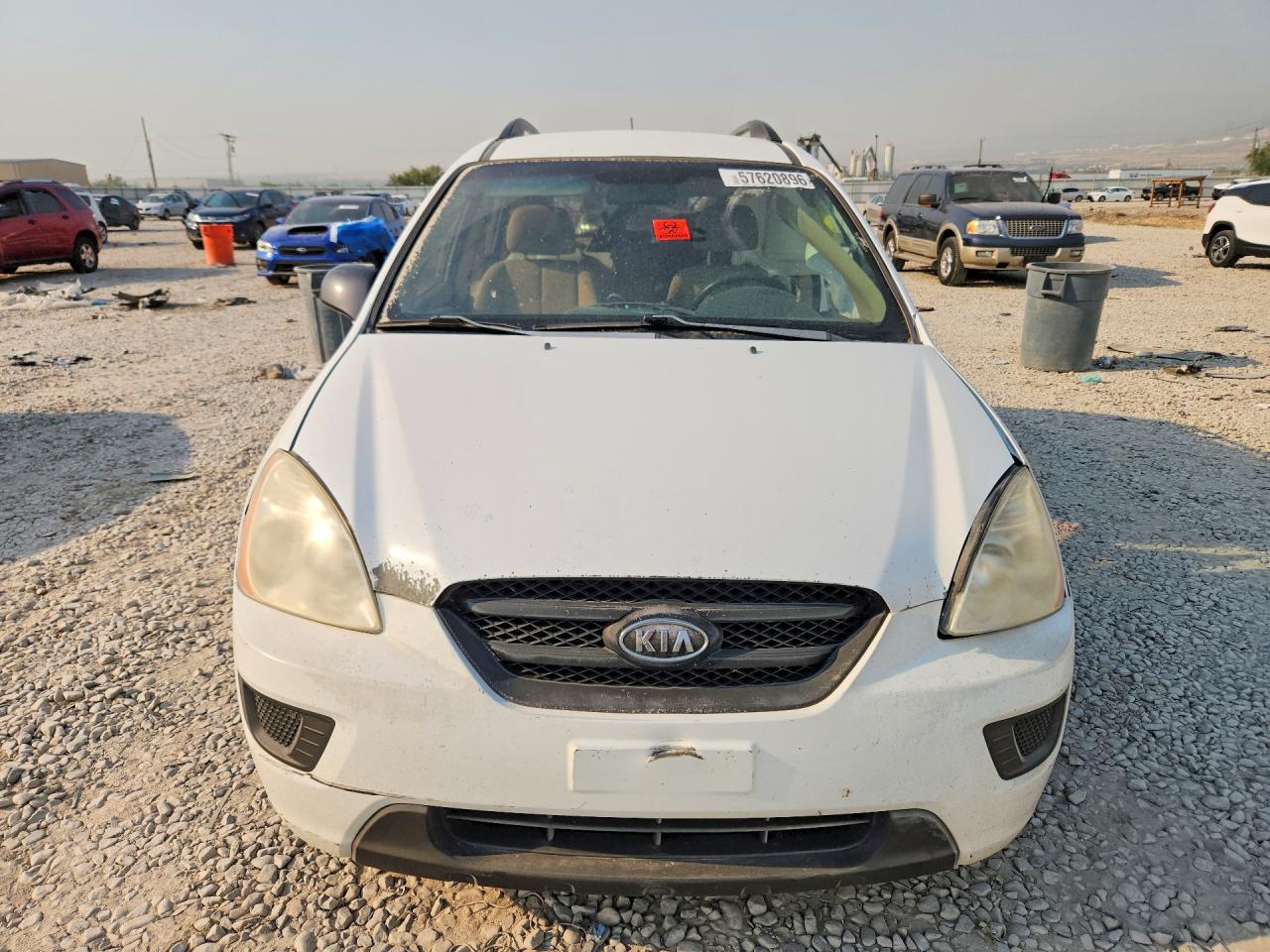 2009 Kia Rondo Base White vin: KNAFG529797279625
