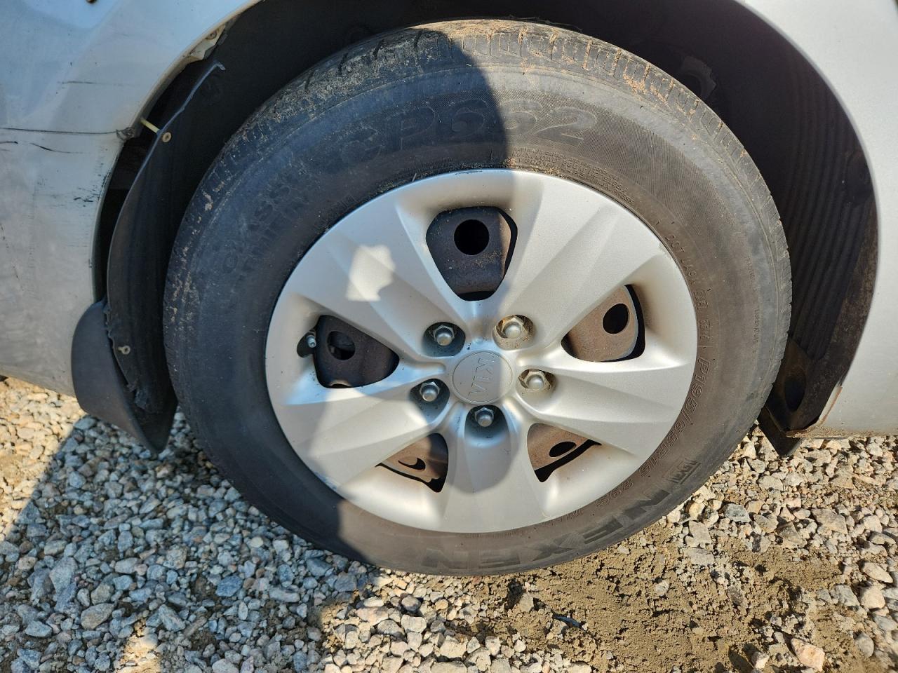 2015 Kia Forte Lx Silver vin: KNAFK4A60F5346587 Damage: Right Rear Tire, Worn, Replacement Required