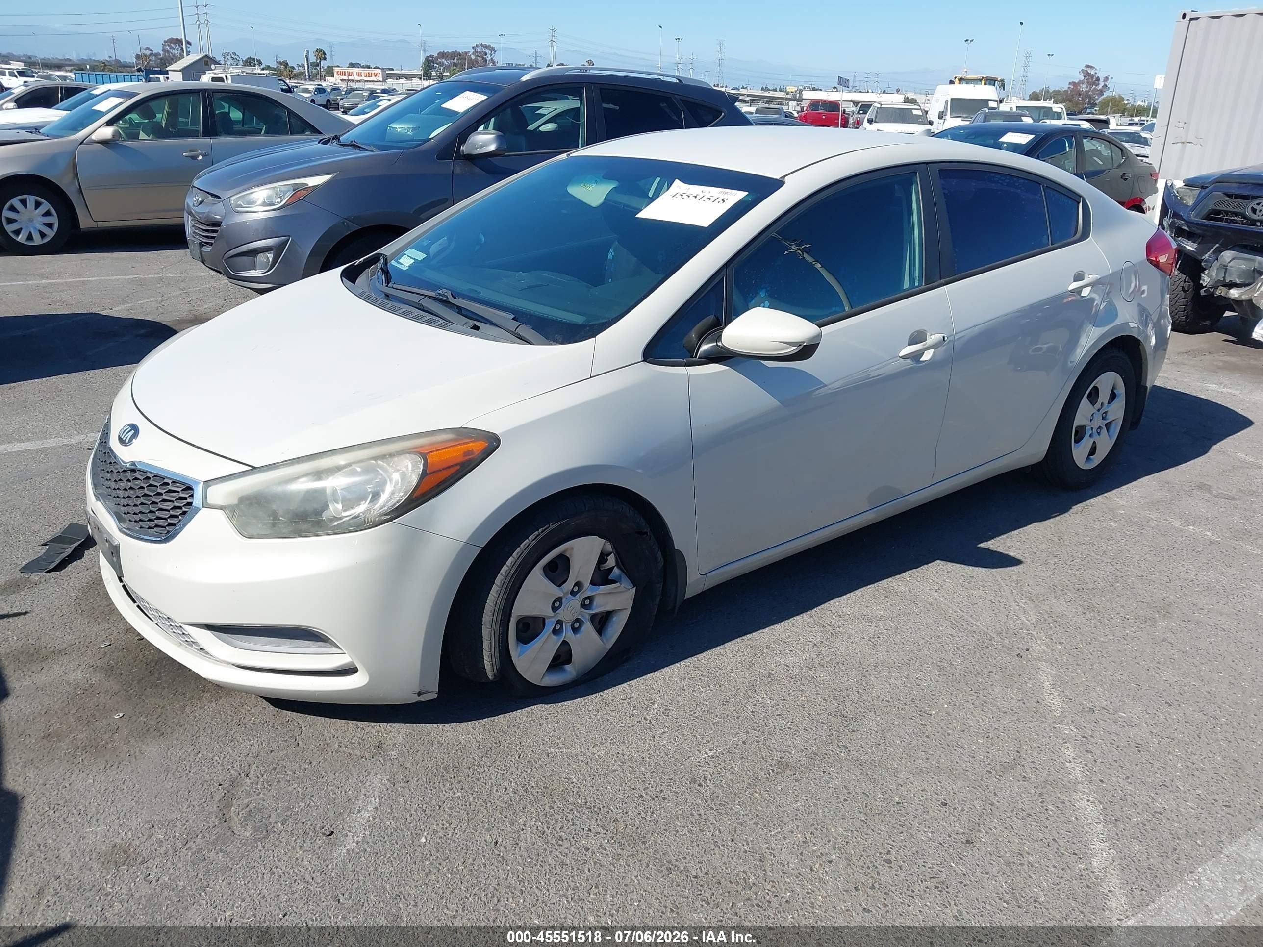 2015 Kia Forte Lx Белый vin: KNAFK4A61F5421068