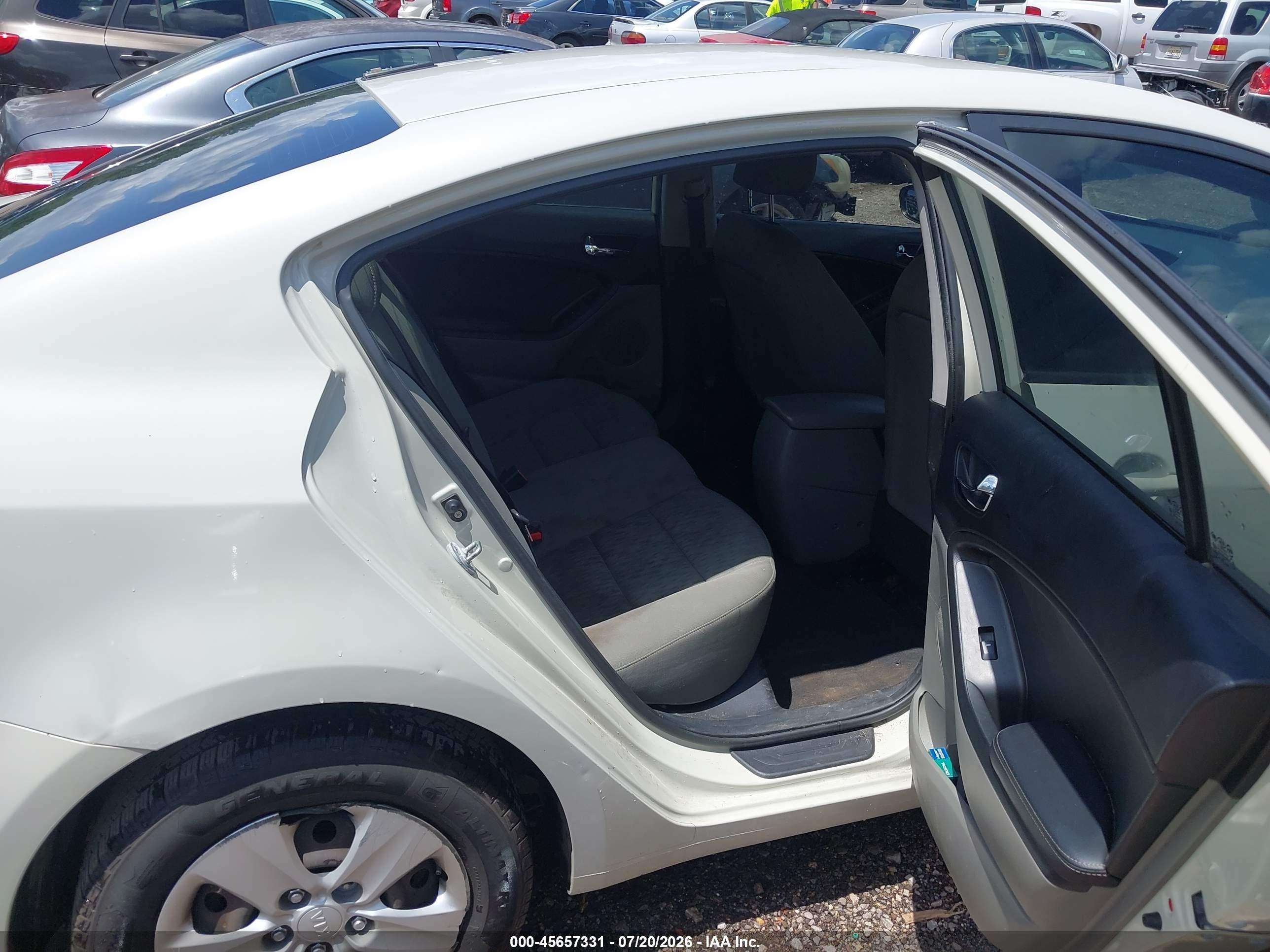 2015 Kia Forte Lx White vin: KNAFK4A62F5308598