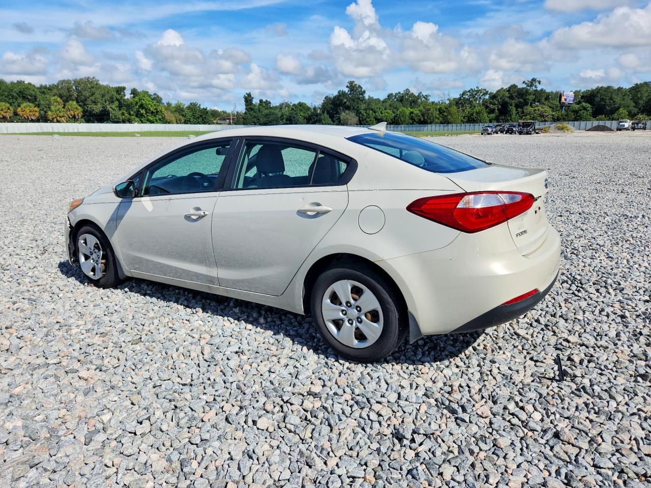 2015 Kia Forte Lx Cream vin: KNAFK4A62F5324347