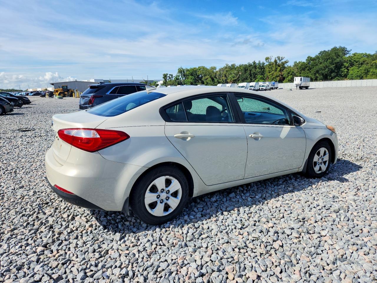 2015 Kia Forte Lx Cream vin: KNAFK4A62F5324347