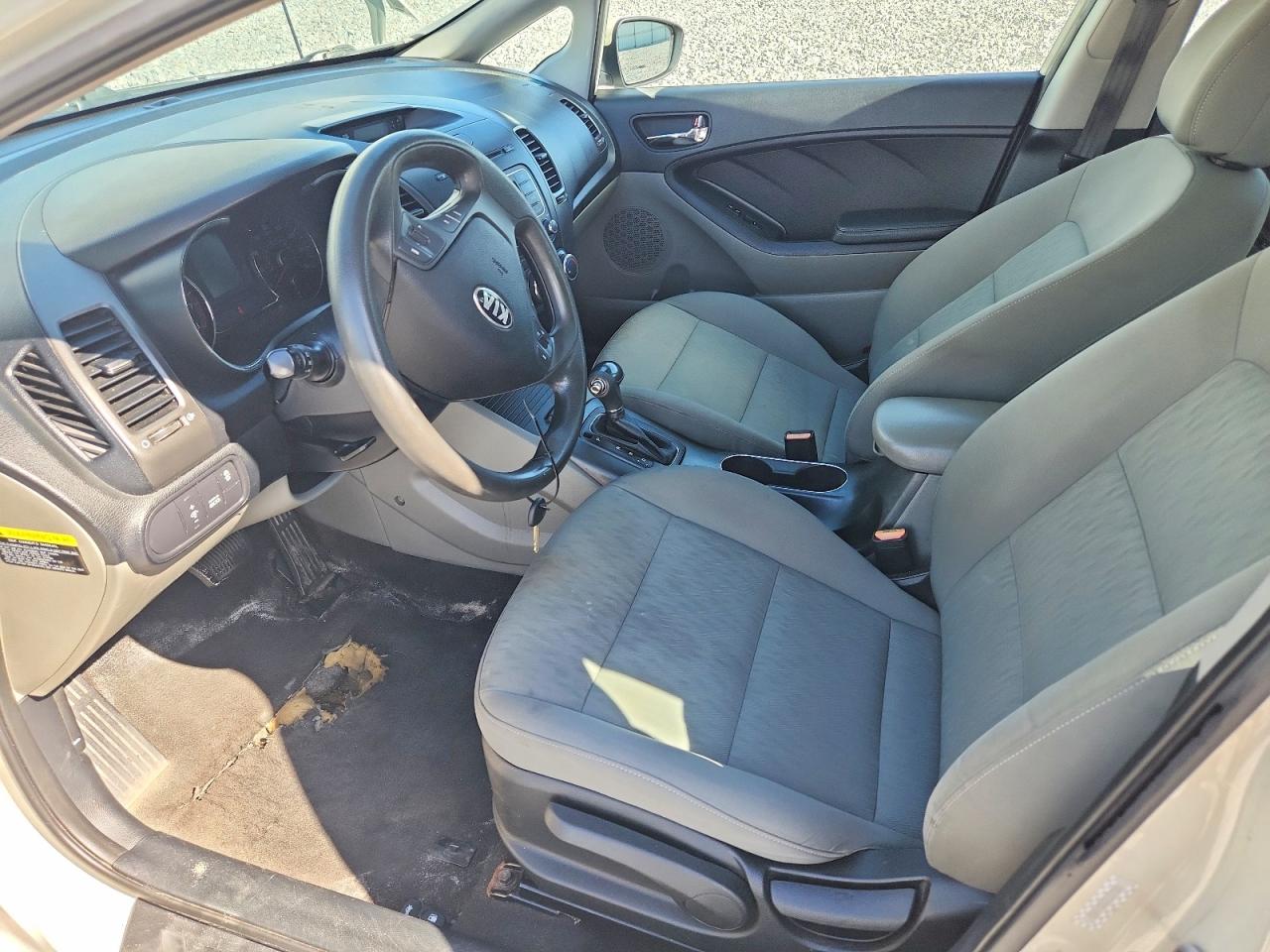 2015 Kia Forte Lx Cream vin: KNAFK4A62F5324347