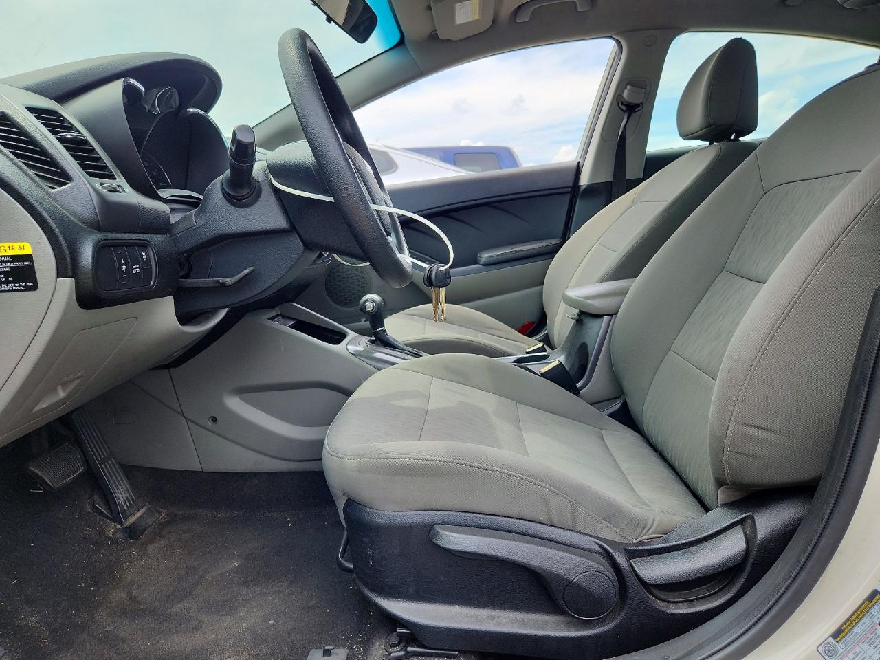 2015 Kia Forte Lx Cream vin: KNAFK4A62F5409480