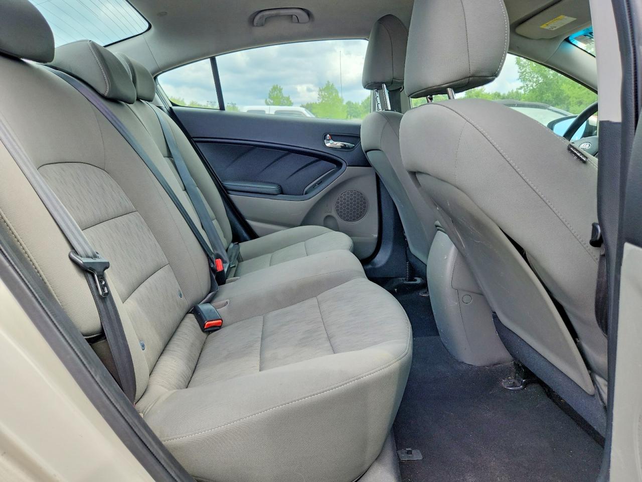 2015 Kia Forte Lx Cream vin: KNAFK4A62F5409480