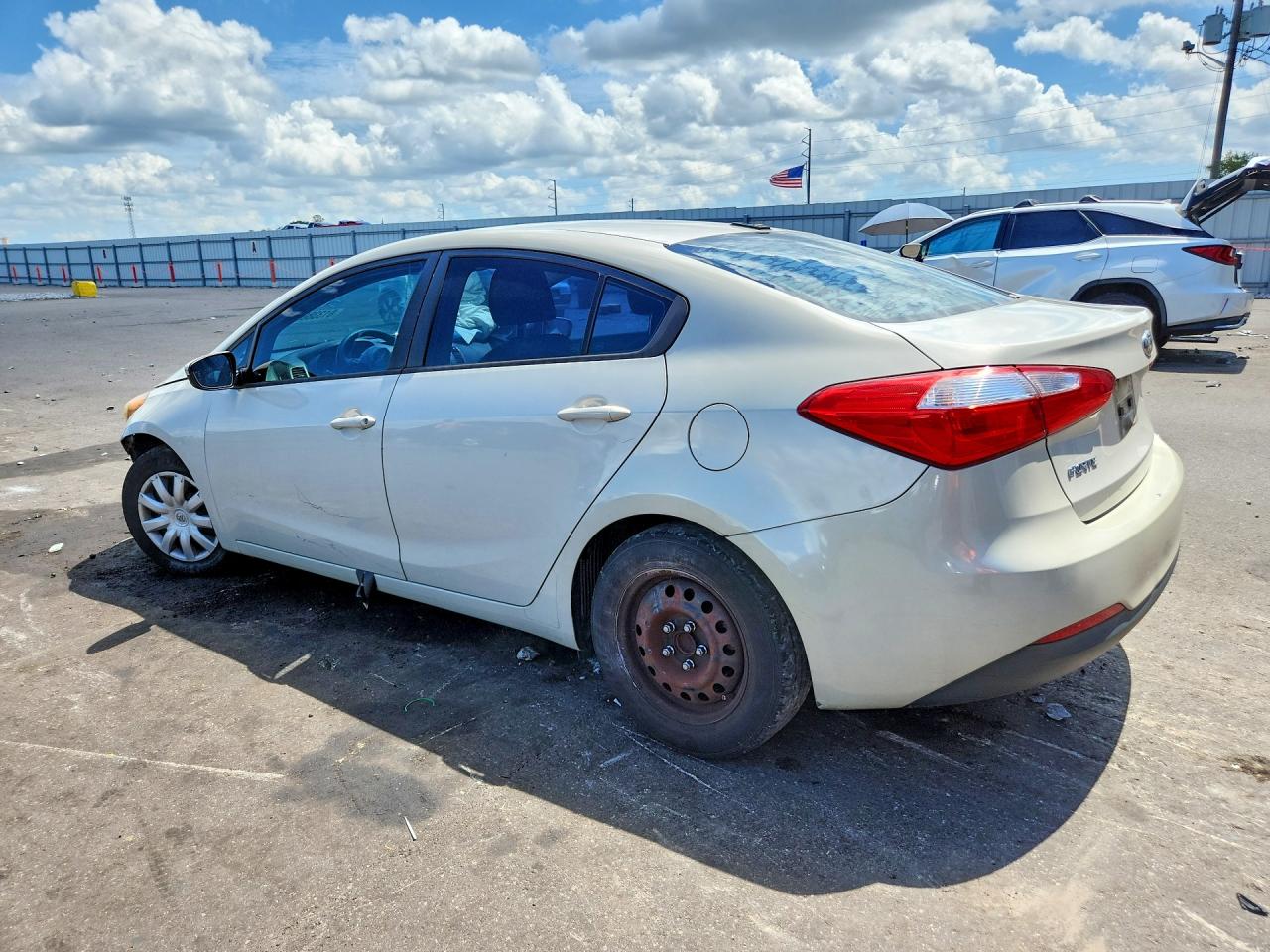 2015 Kia Forte Lx Cream vin: KNAFK4A64F5293778