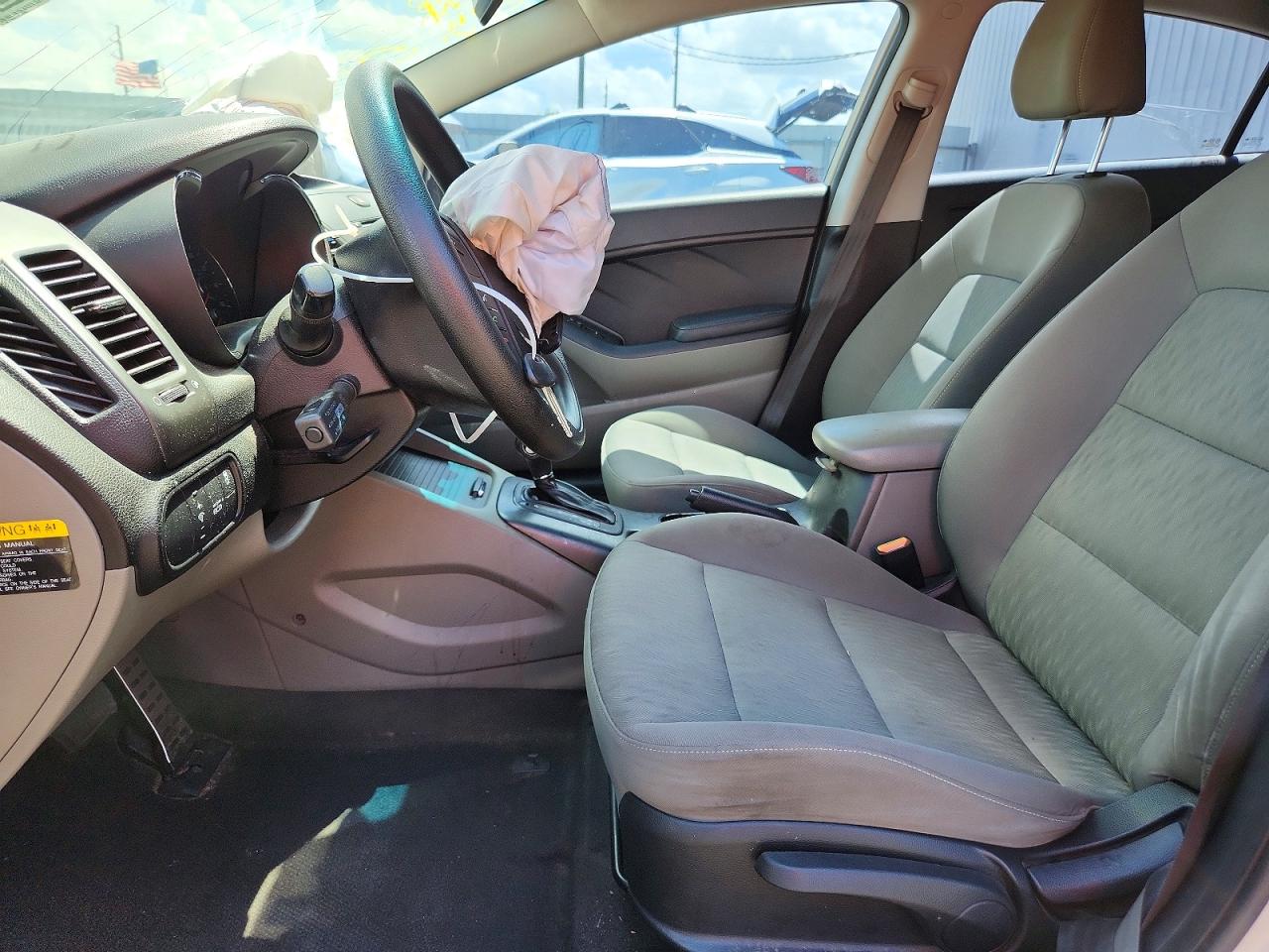 2015 Kia Forte Lx Cream vin: KNAFK4A64F5293778