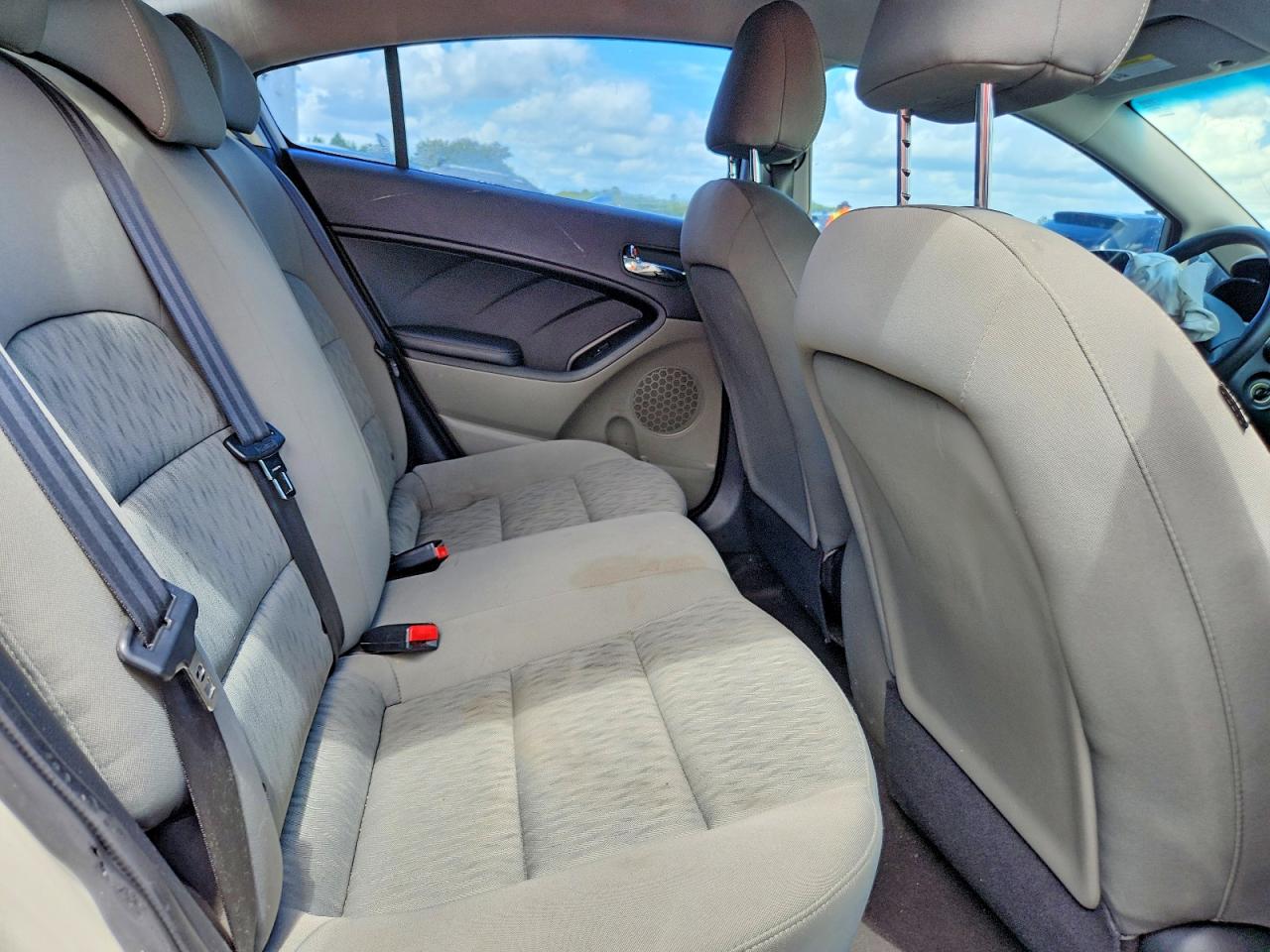 2015 Kia Forte Lx Cream vin: KNAFK4A64F5293778