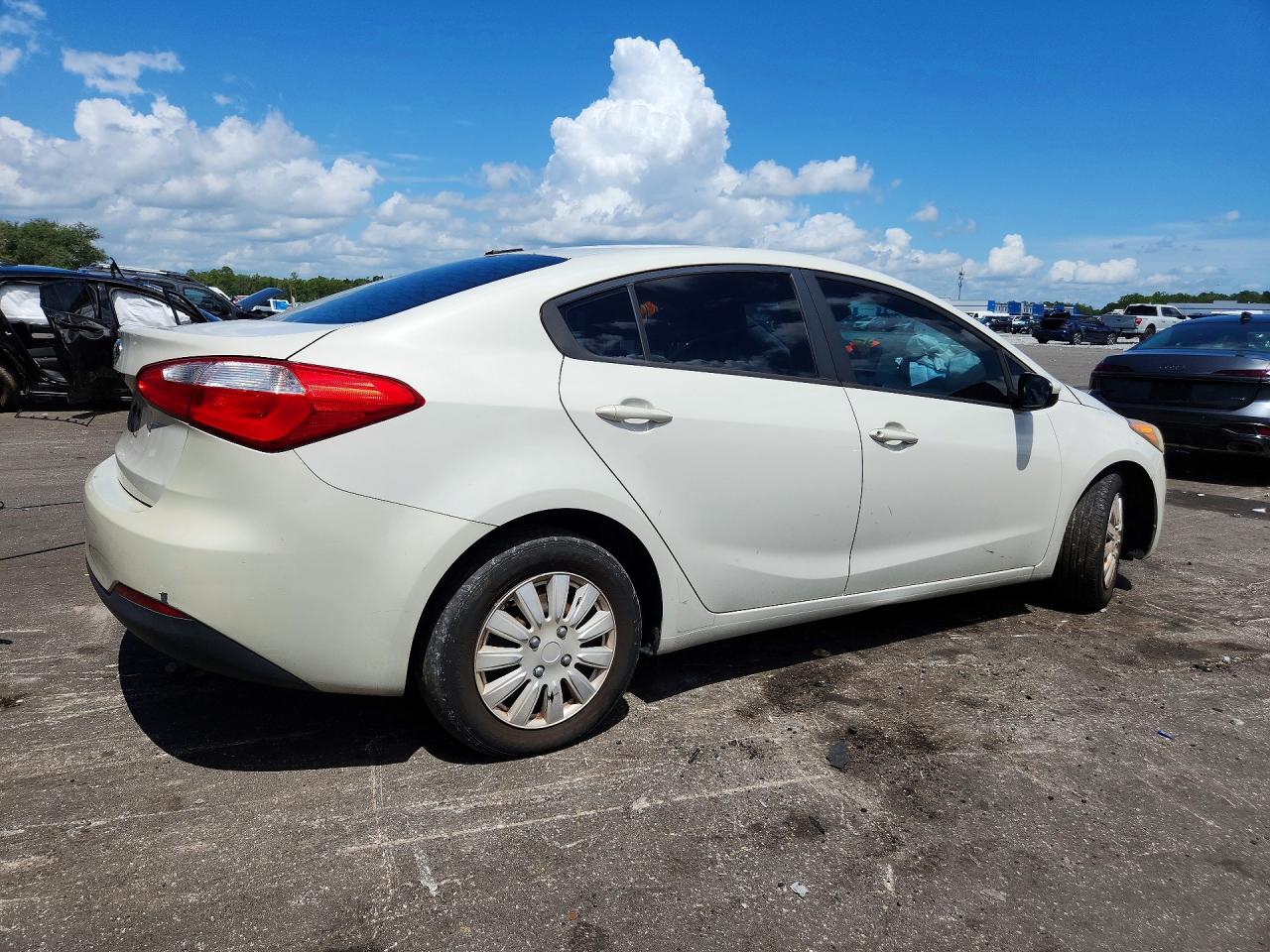 2015 Kia Forte Lx Cream vin: KNAFK4A64F5293778