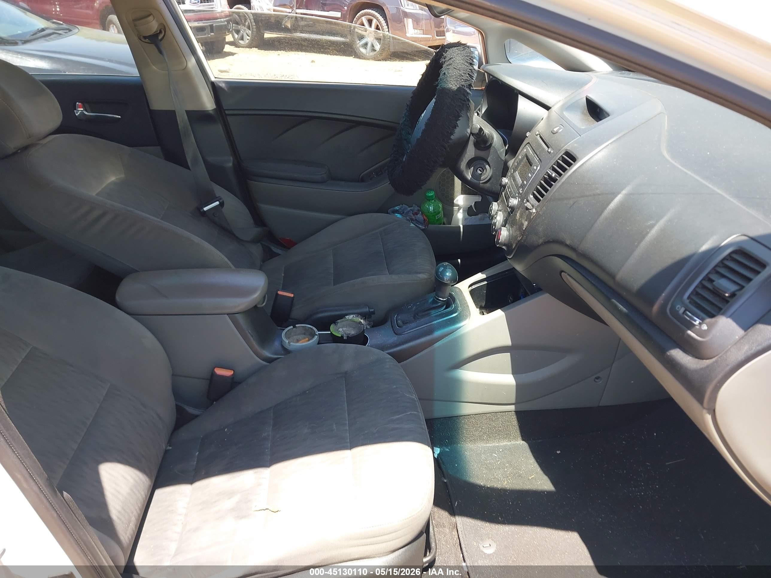 2015 Kia Forte Lx Cream vin: KNAFK4A64F5295823
