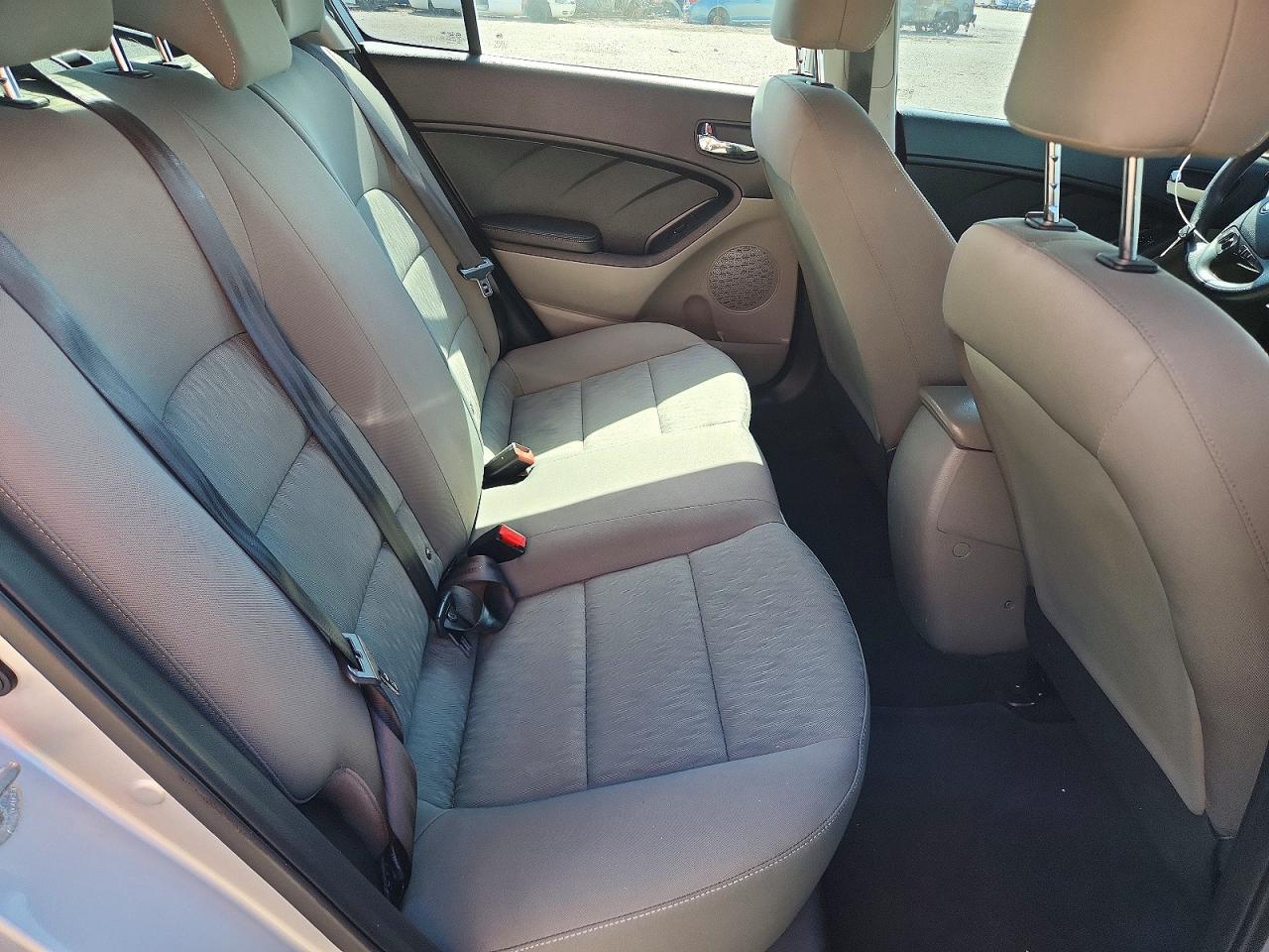 2015 Kia Forte Lx Silver vin: KNAFK4A64F5425809