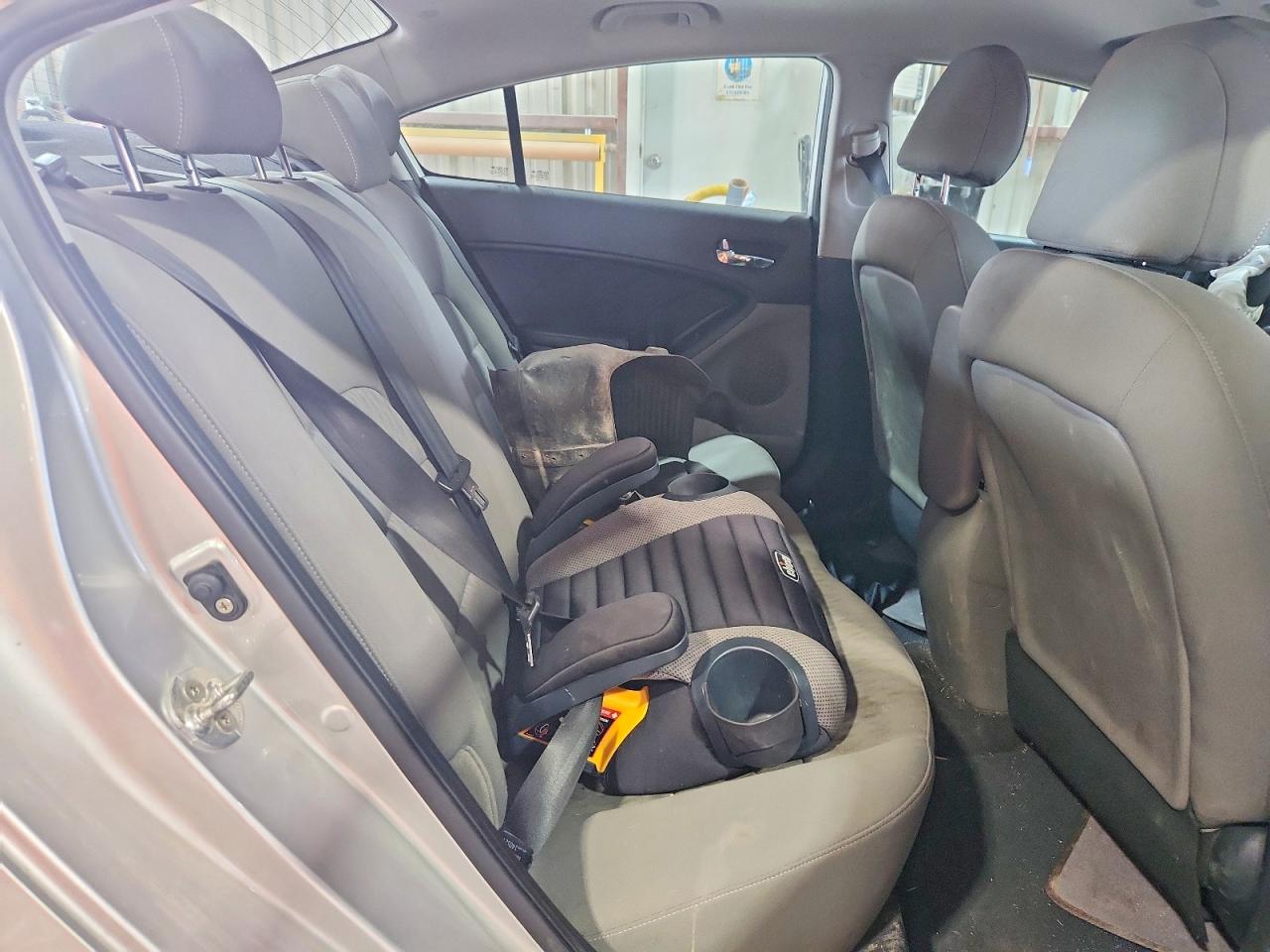 2015 Kia Forte Silver vin: KNAFK4A66F5280384
