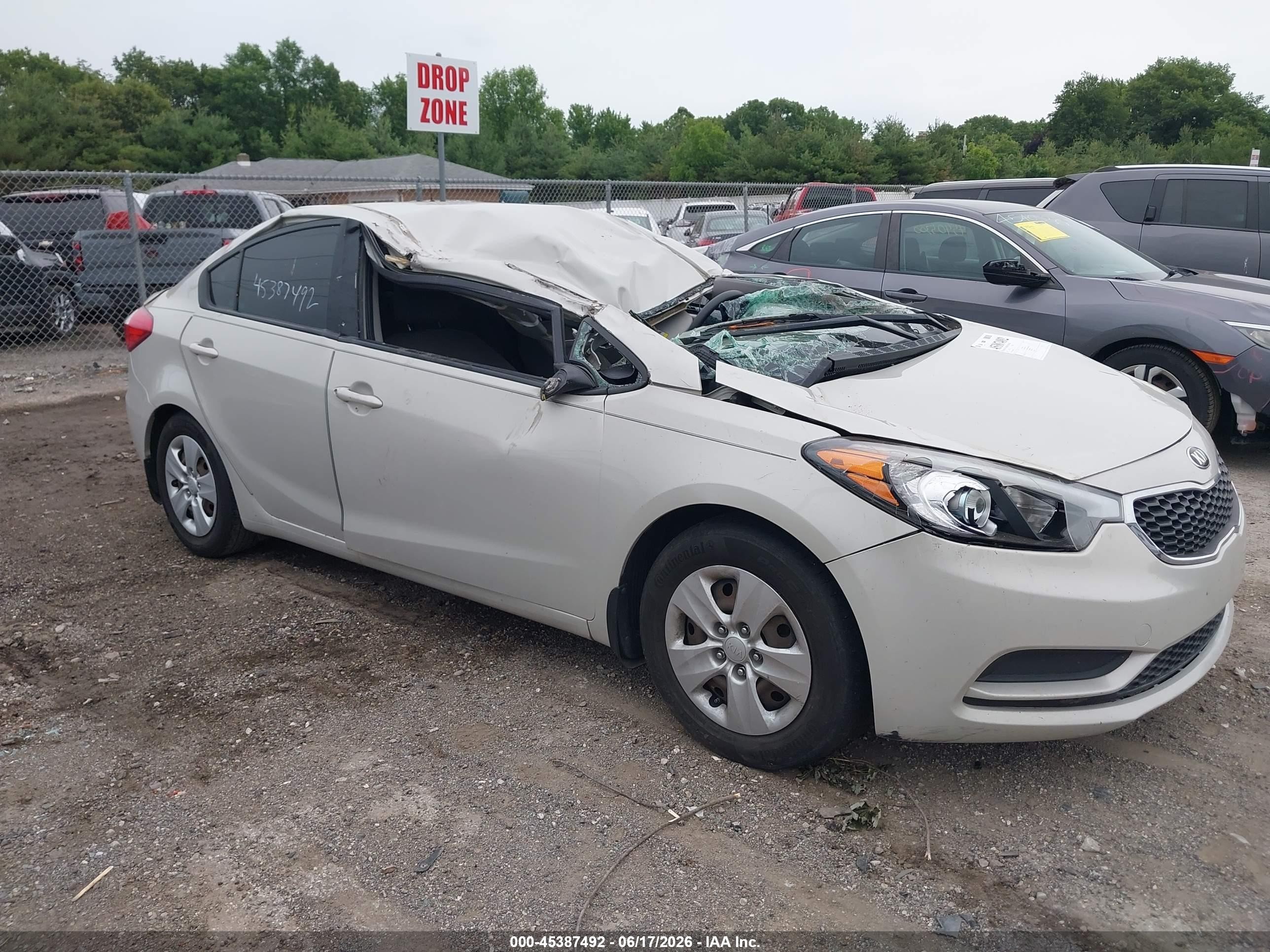 2015 Kia Forte Lx Cream vin: KNAFK4A66F5312525