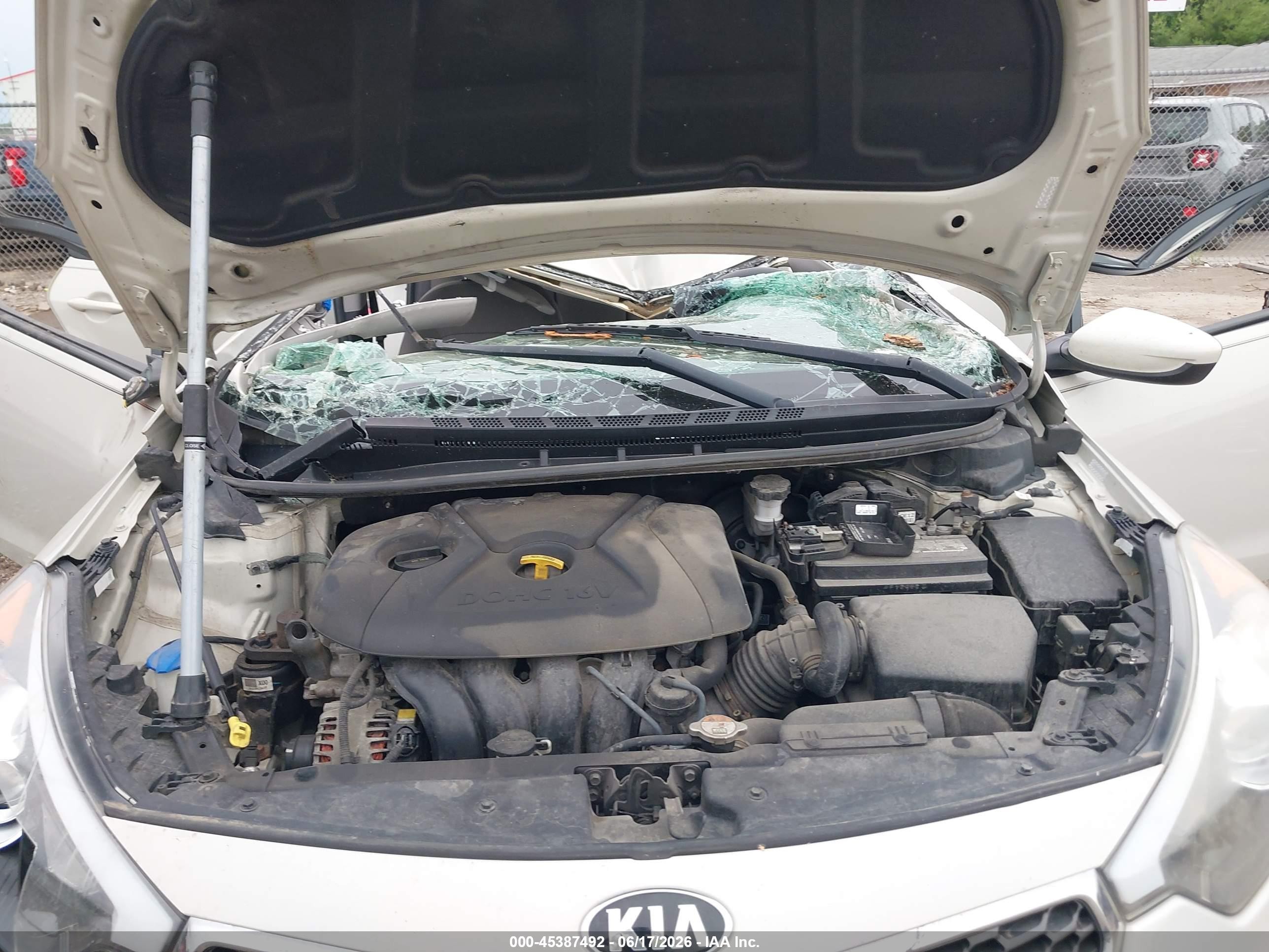 2015 Kia Forte Lx Cream vin: KNAFK4A66F5312525