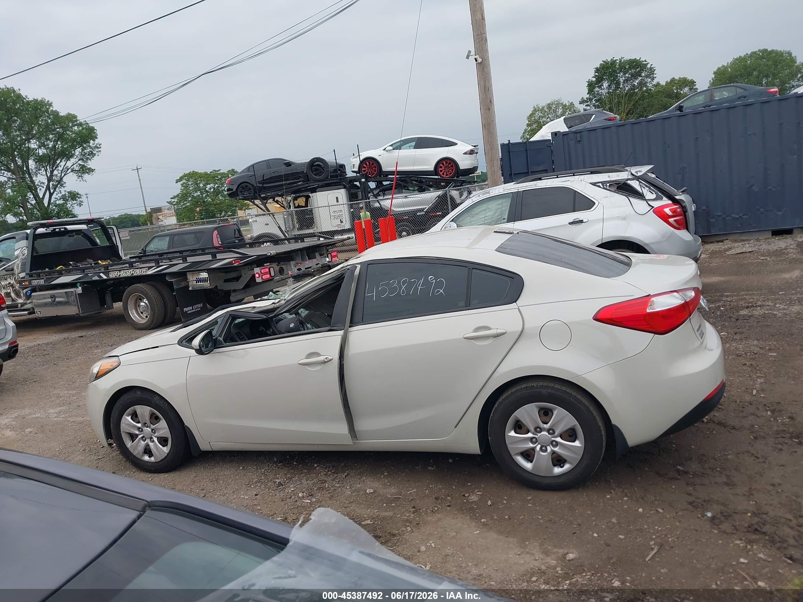 2015 Kia Forte Lx Cream vin: KNAFK4A66F5312525