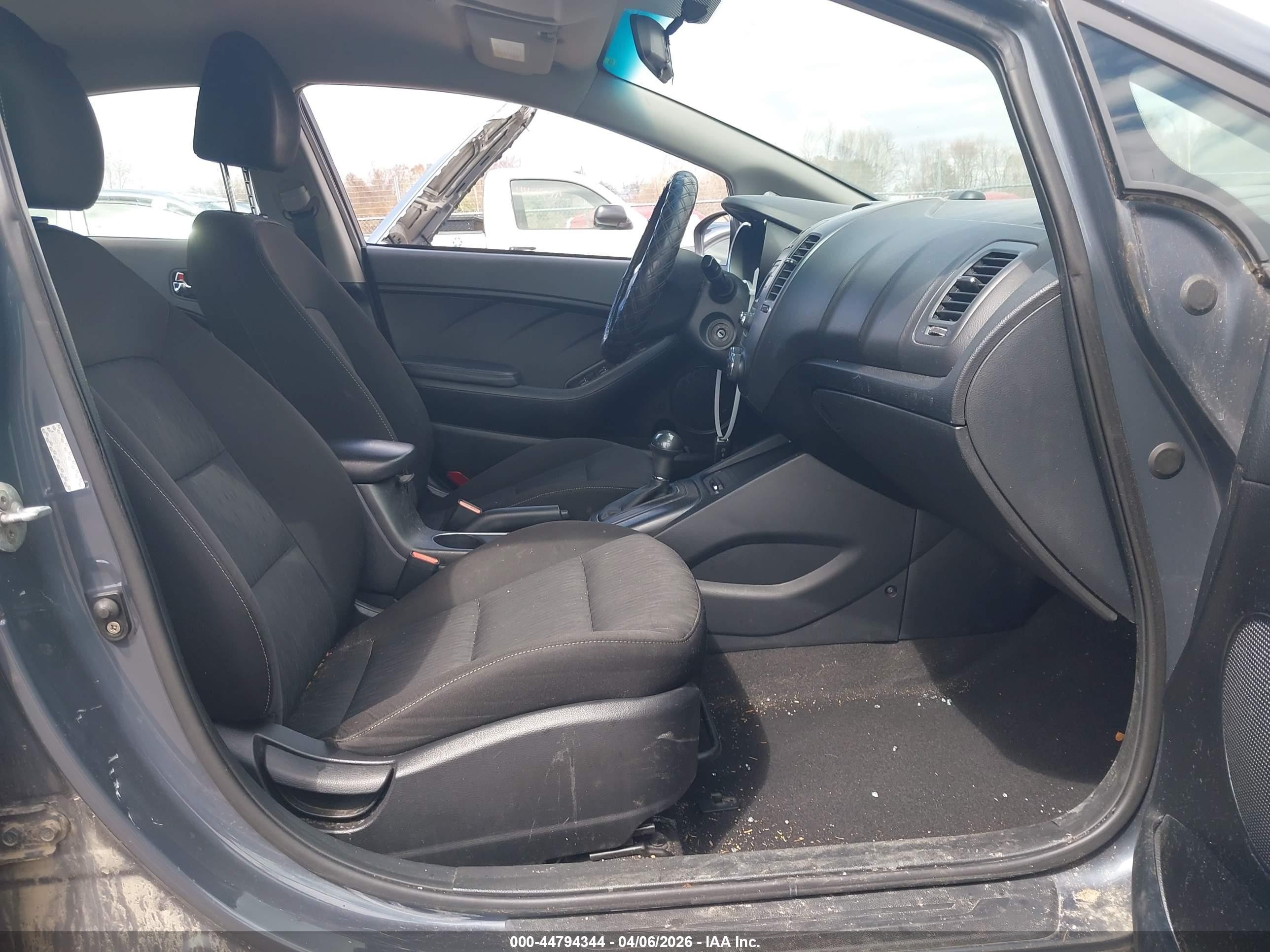 2016 Kia Forte Lx Blue vin: KNAFK4A67G5564169
